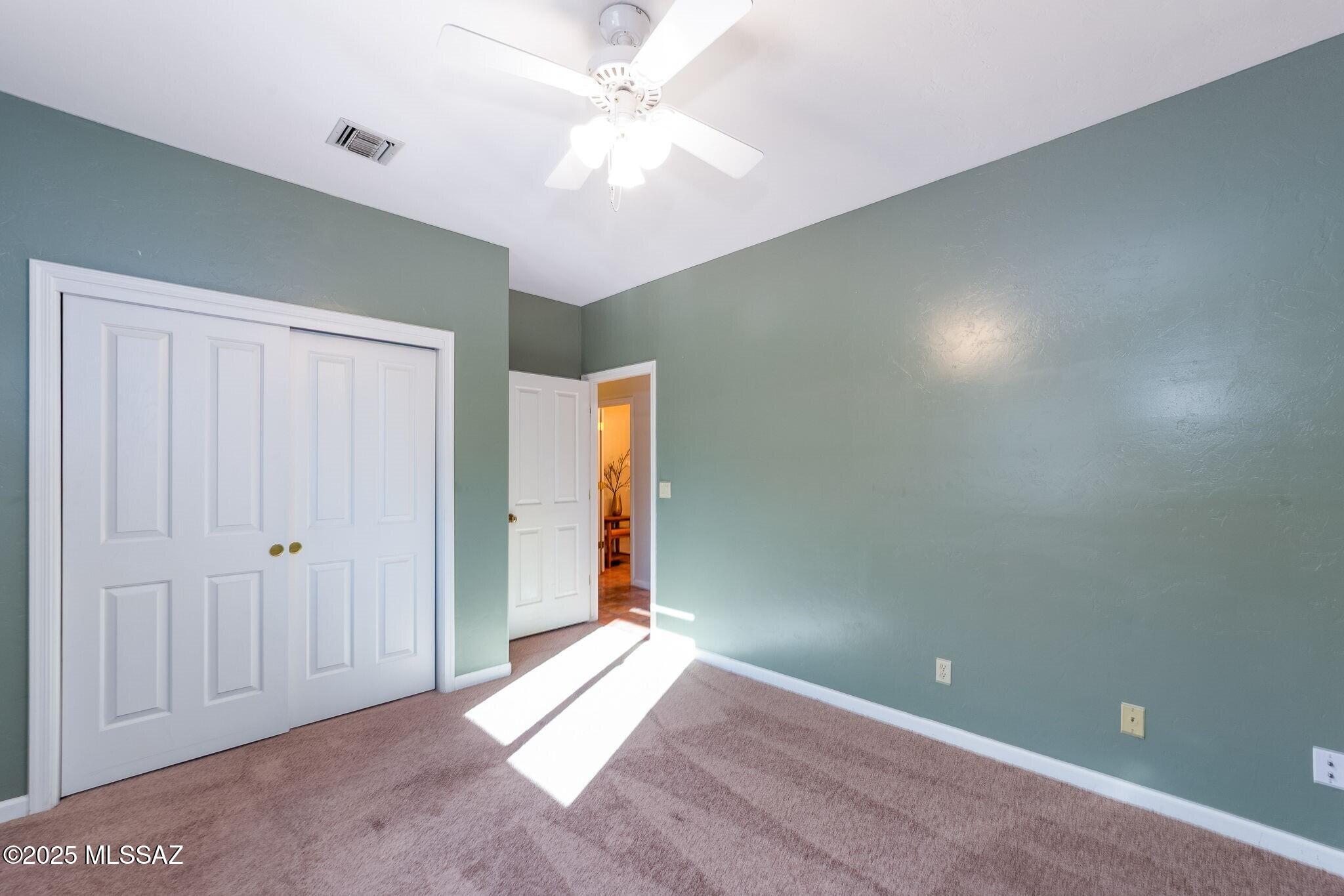 2330 N Bonanza Avenue