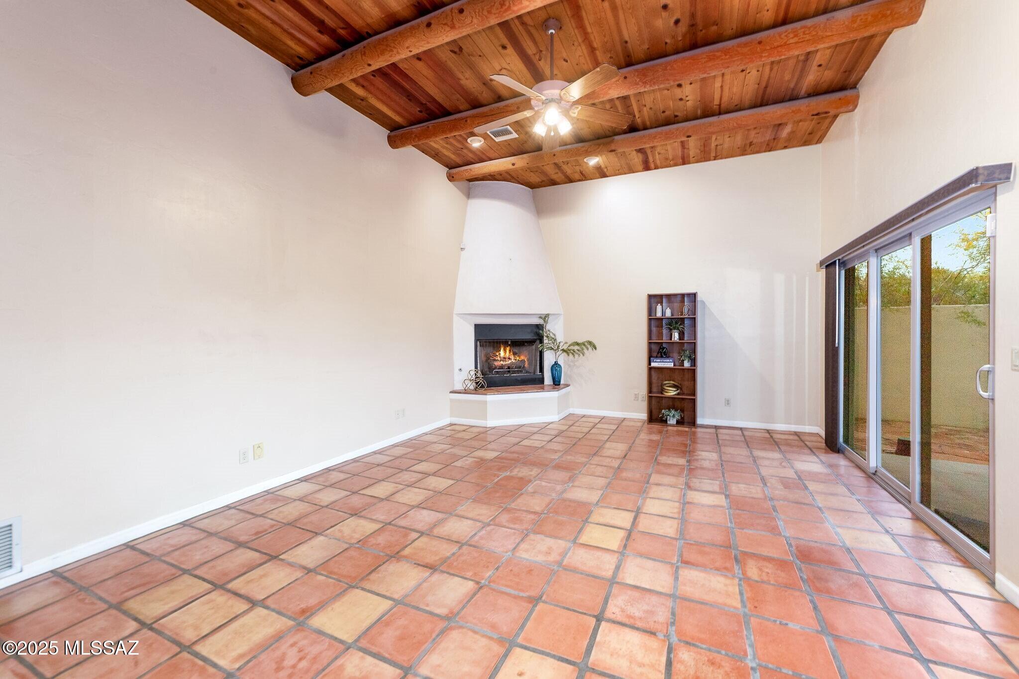 2330 N Bonanza Avenue