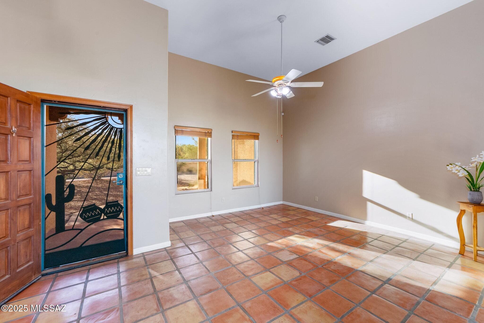 2330 N Bonanza Avenue