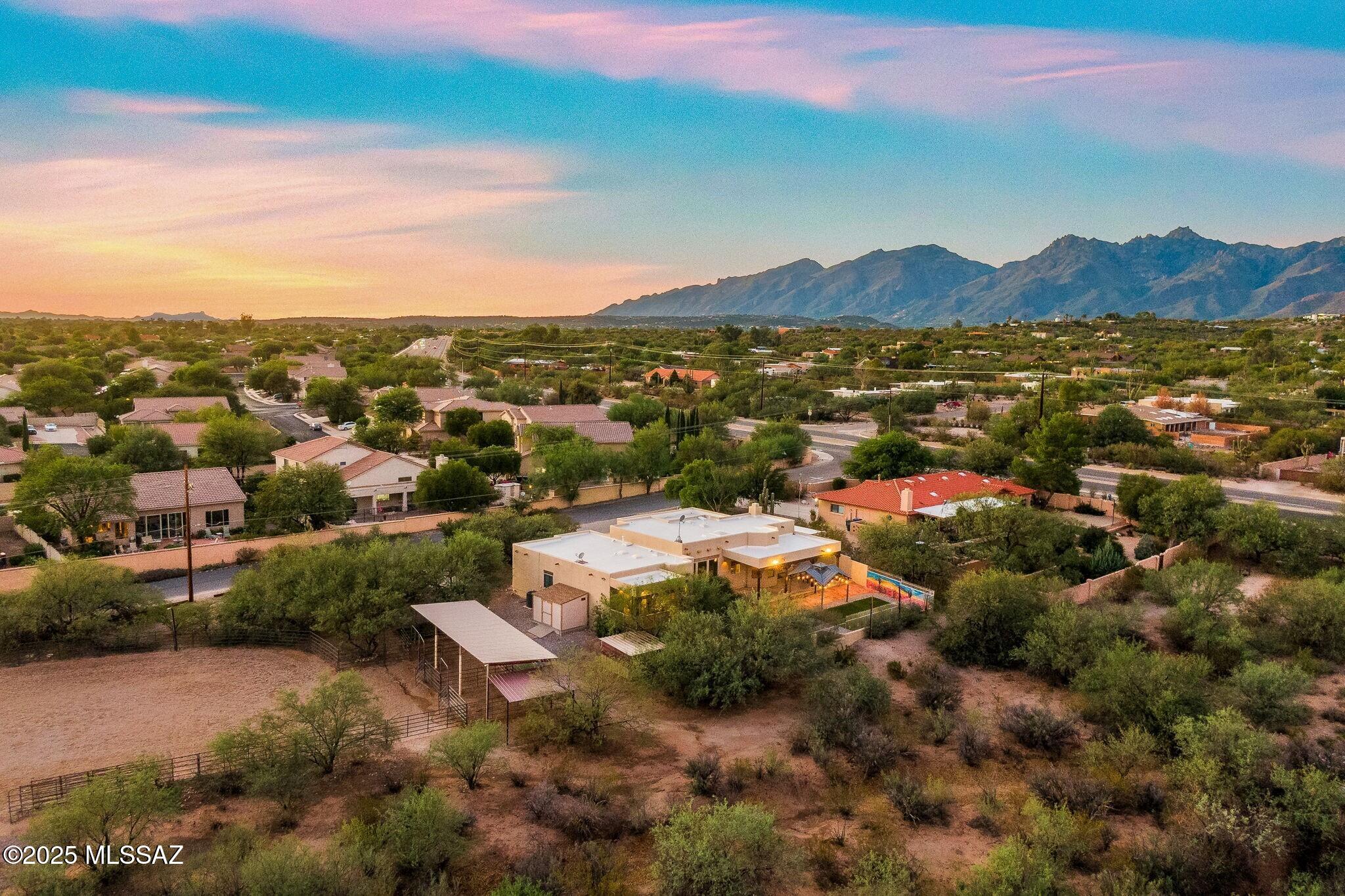 2330 N Bonanza Avenue