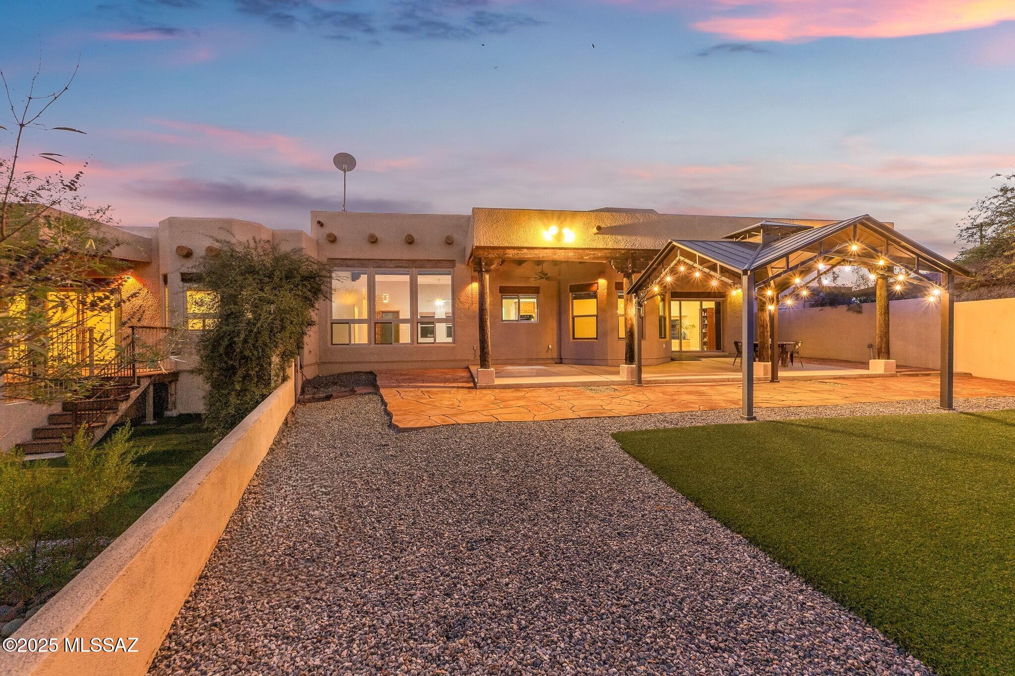 2330 N Bonanza Avenue