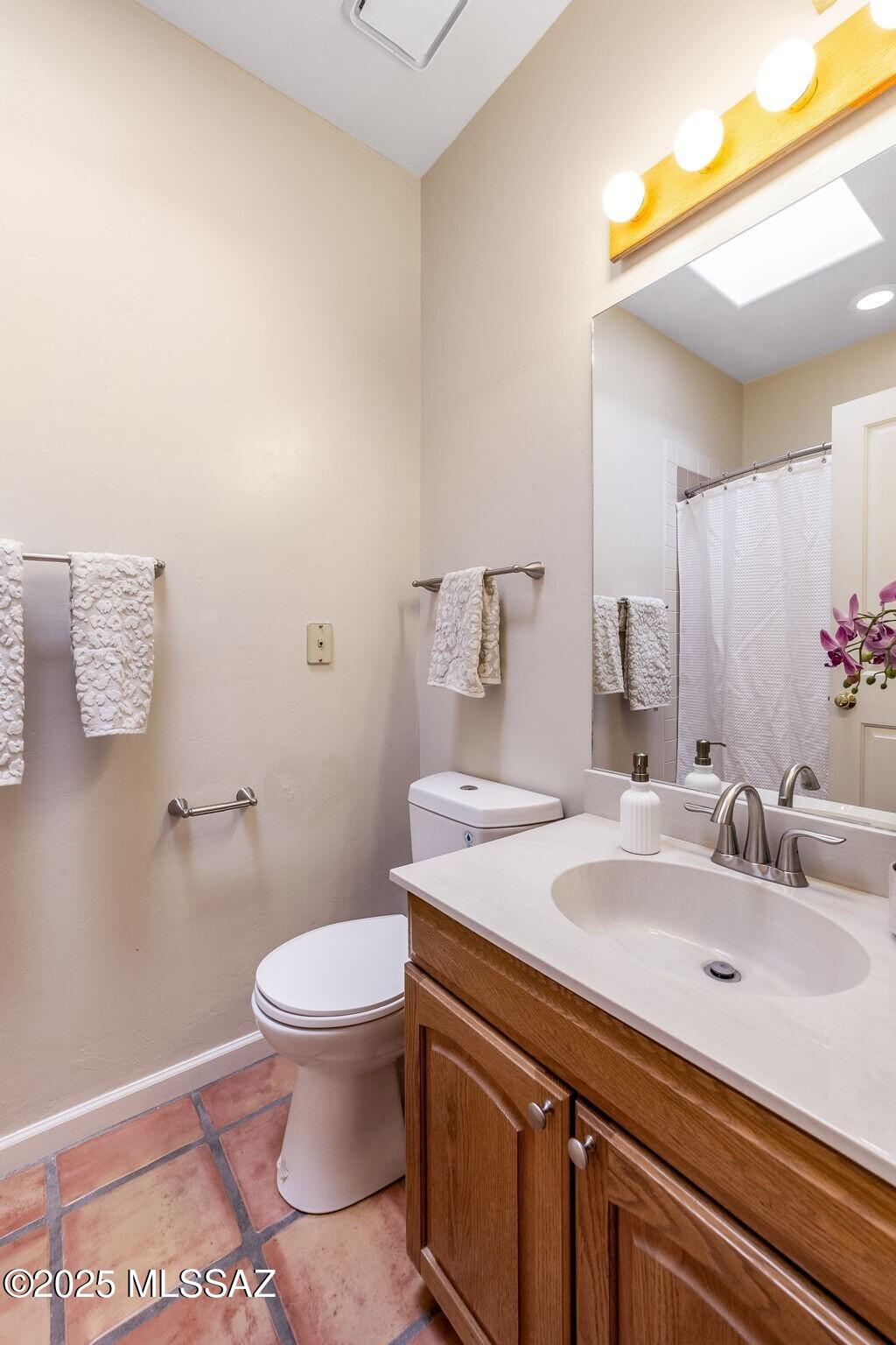 2330 N Bonanza Avenue