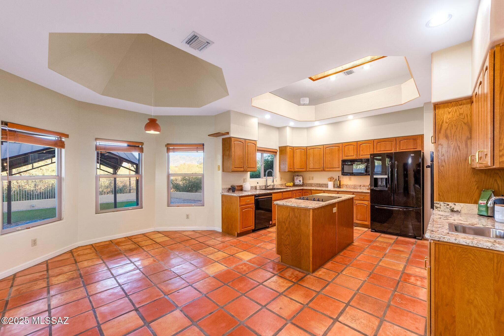 2330 N Bonanza Avenue