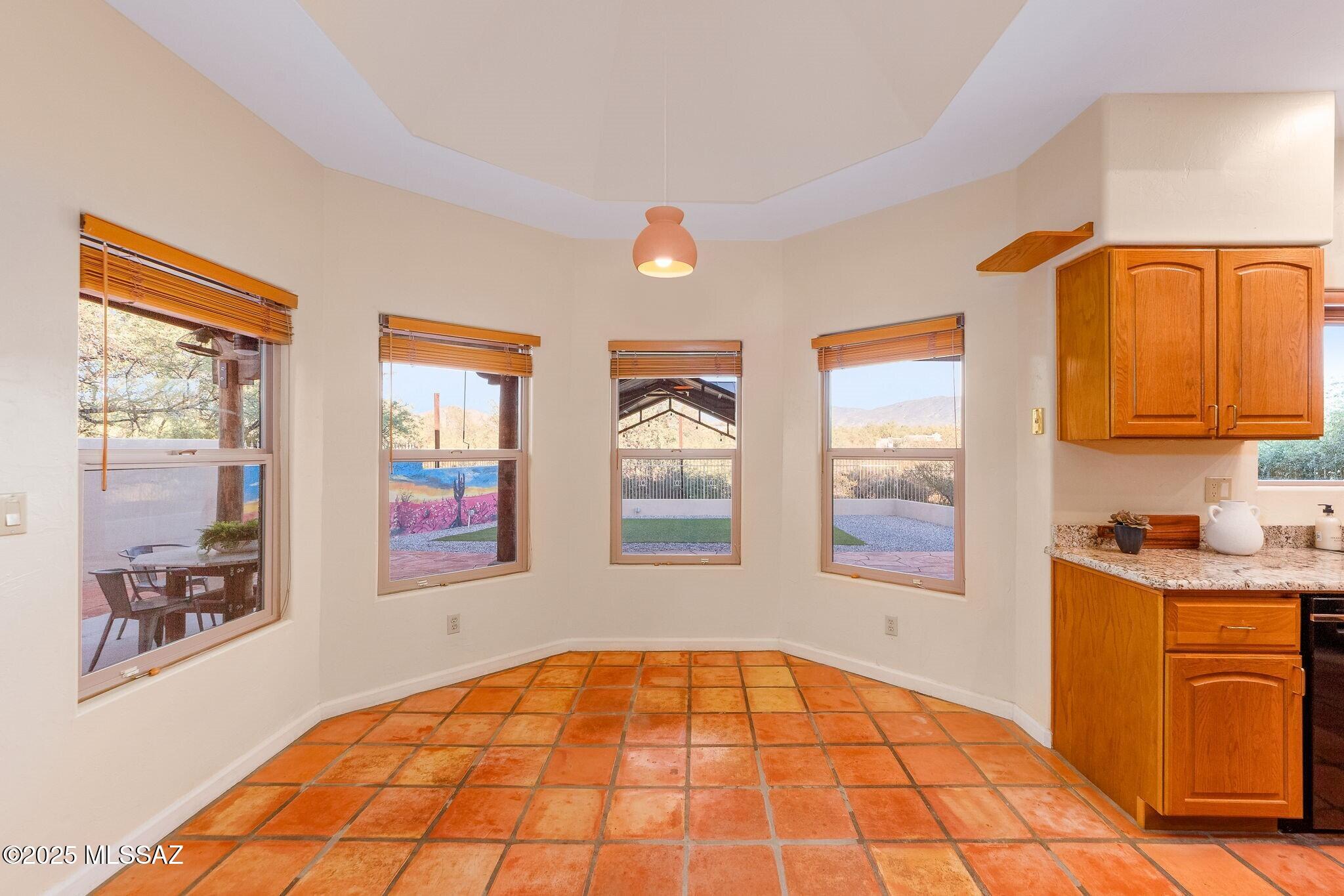 2330 N Bonanza Avenue