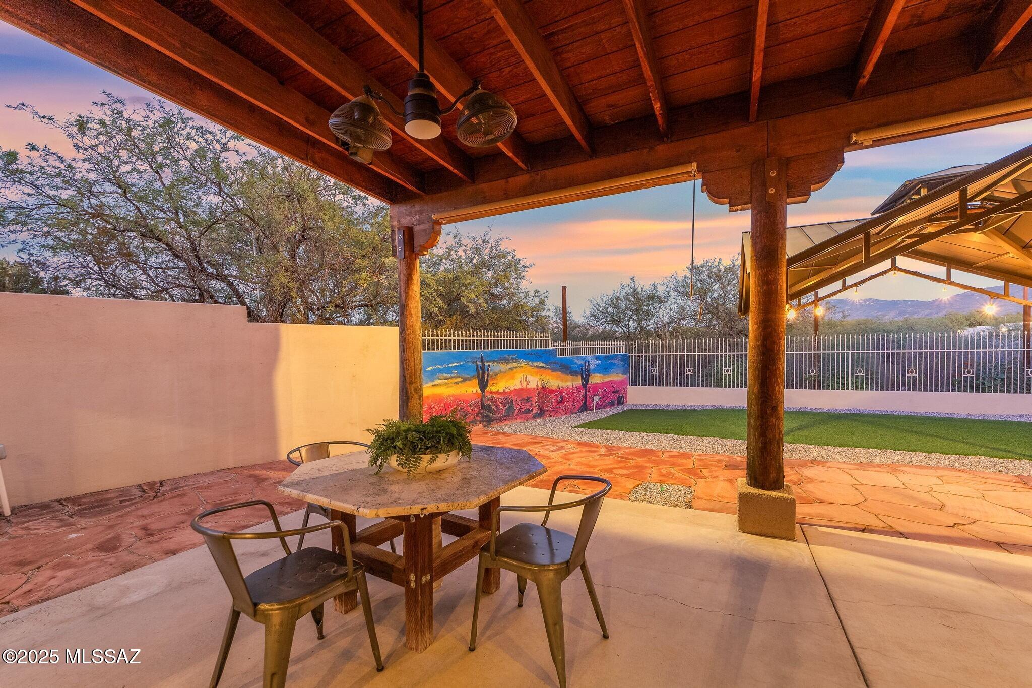 2330 N Bonanza Avenue