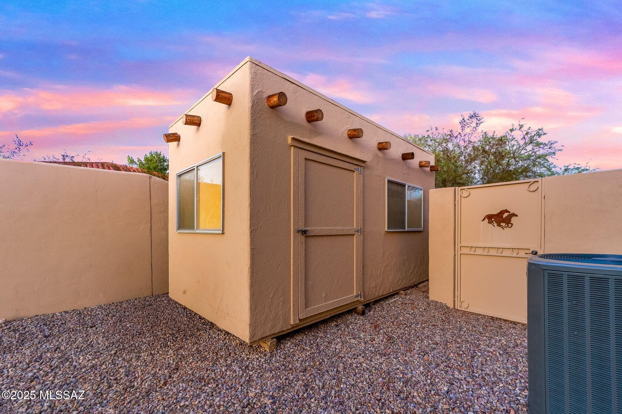 2330 N Bonanza Avenue