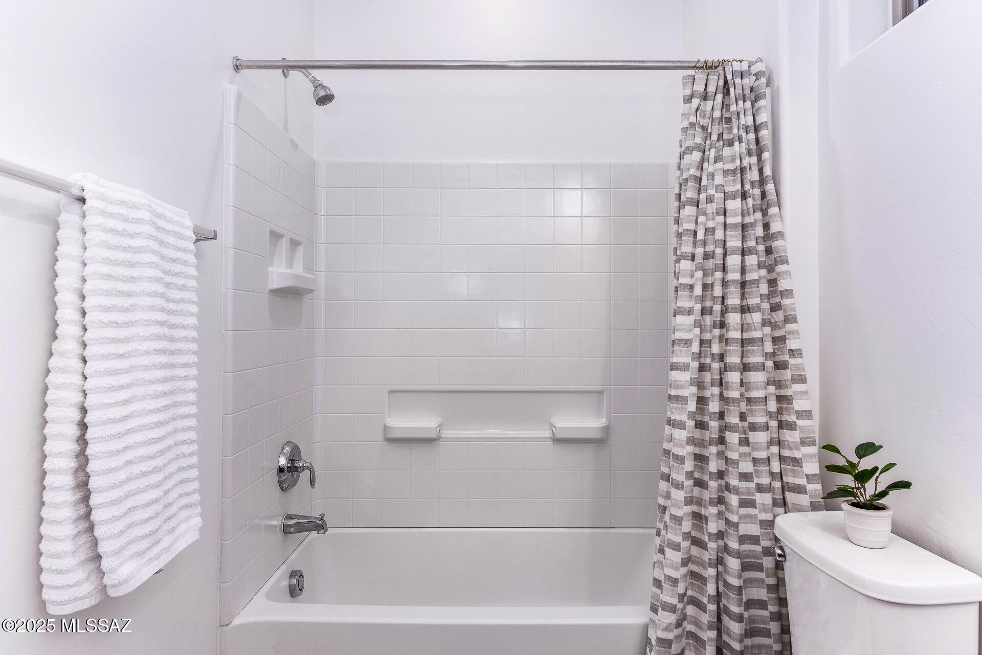 4255 E Columbus Park Place