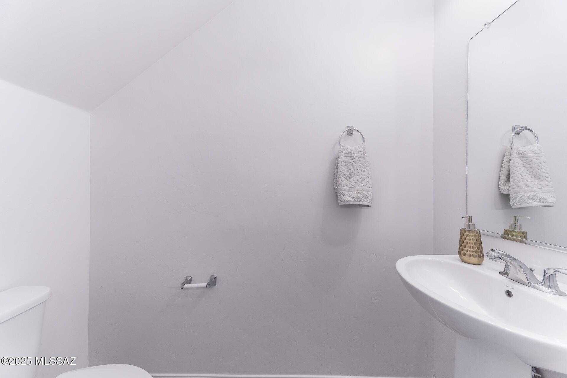 4255 E Columbus Park Place