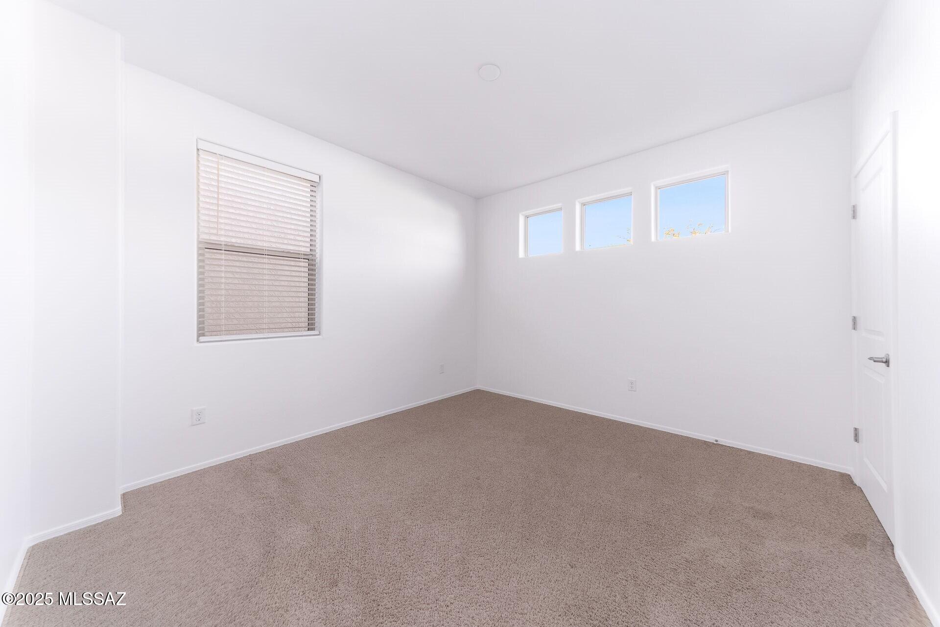 4255 E Columbus Park Place