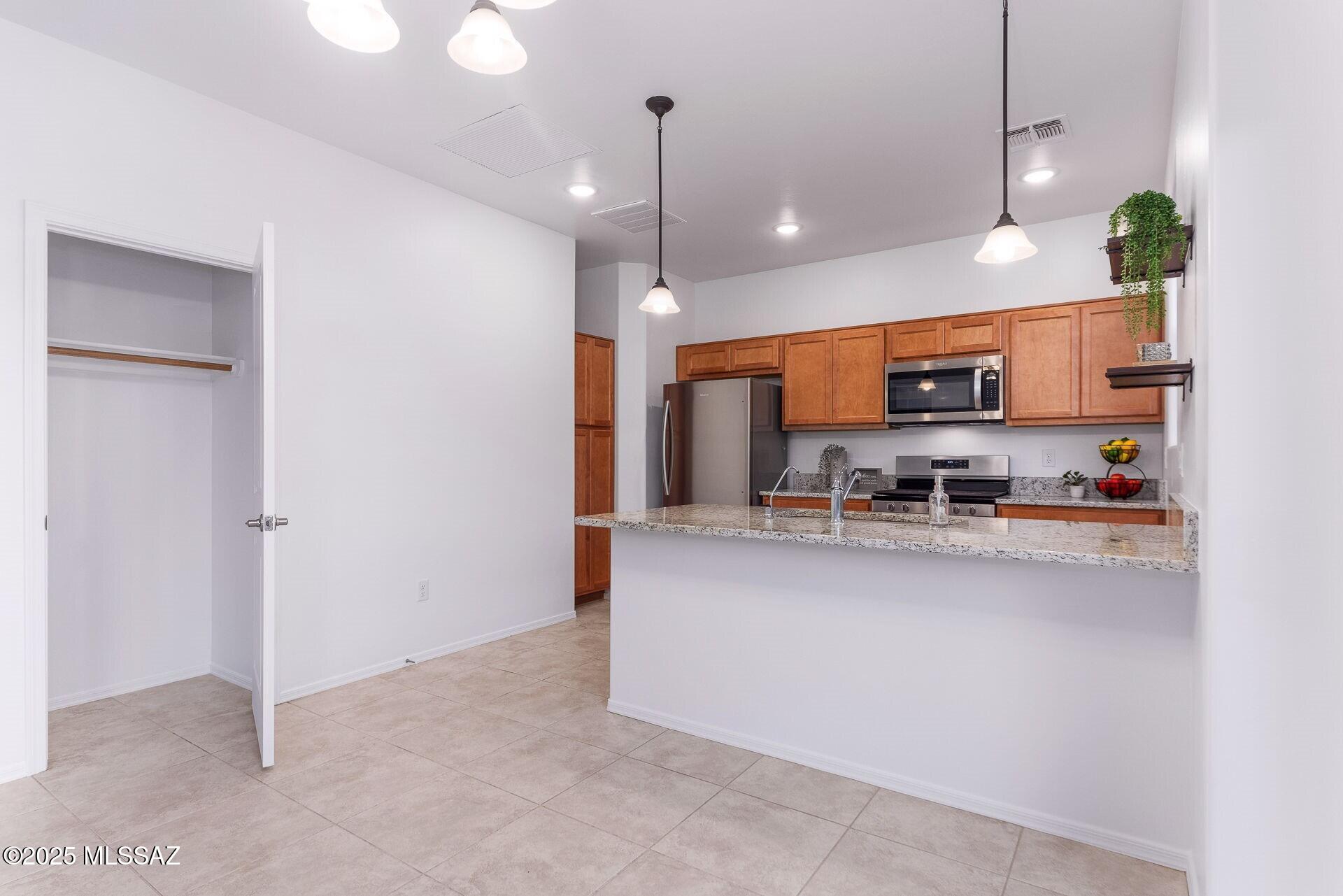 4255 E Columbus Park Place