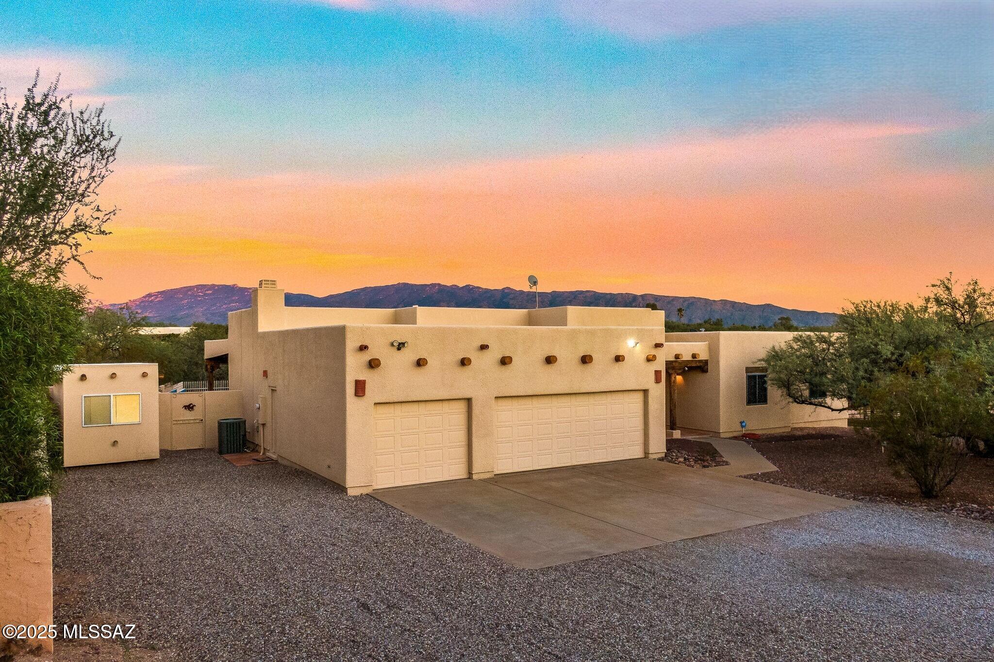 2330 N Bonanza Avenue