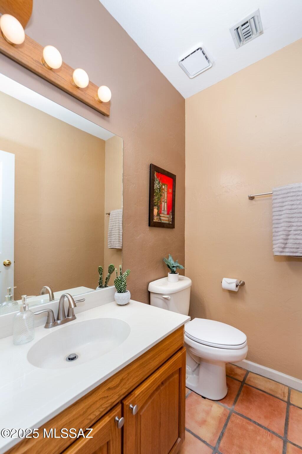 2330 N Bonanza Avenue