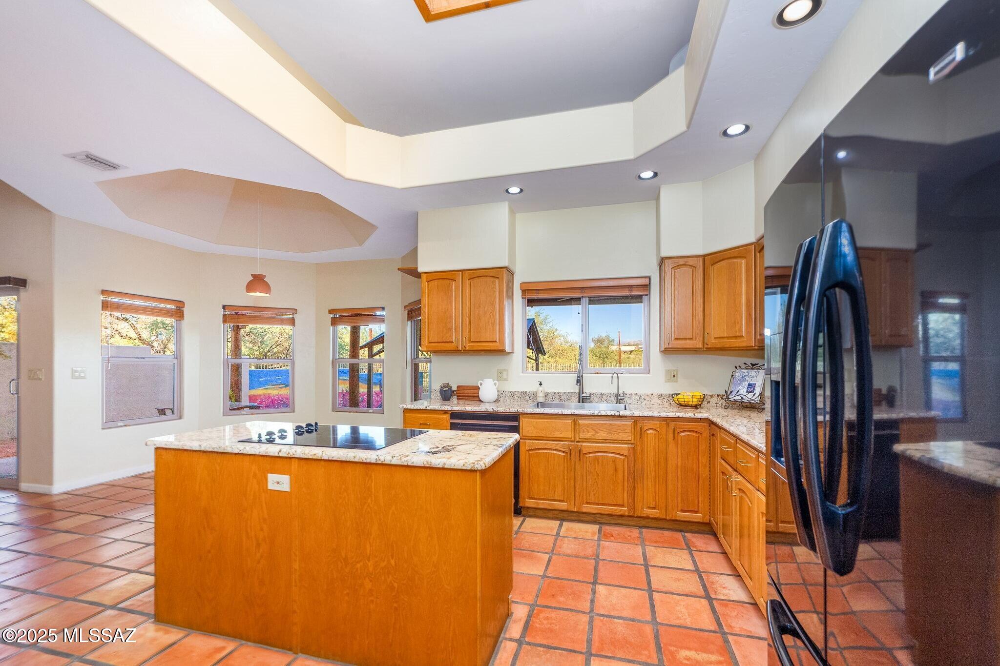 2330 N Bonanza Avenue