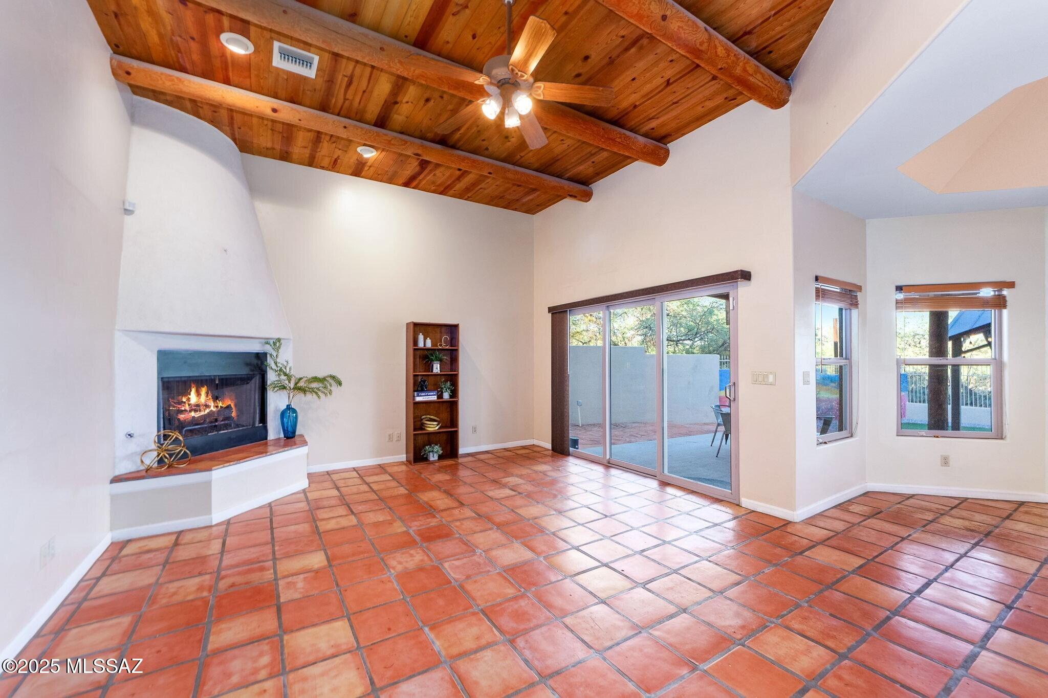 2330 N Bonanza Avenue