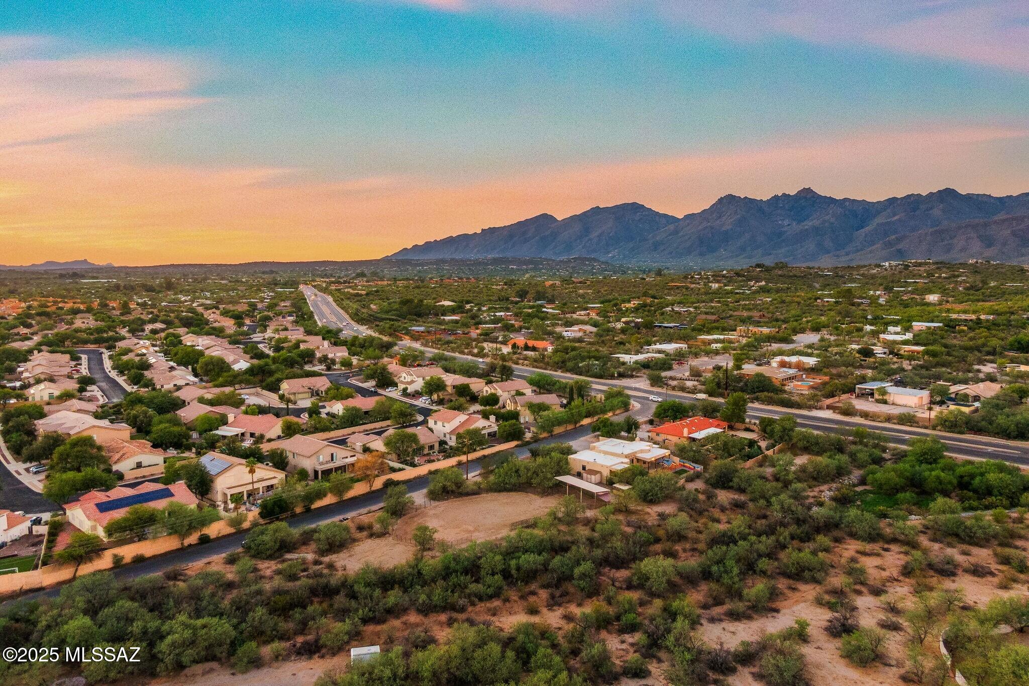 2330 N Bonanza Avenue