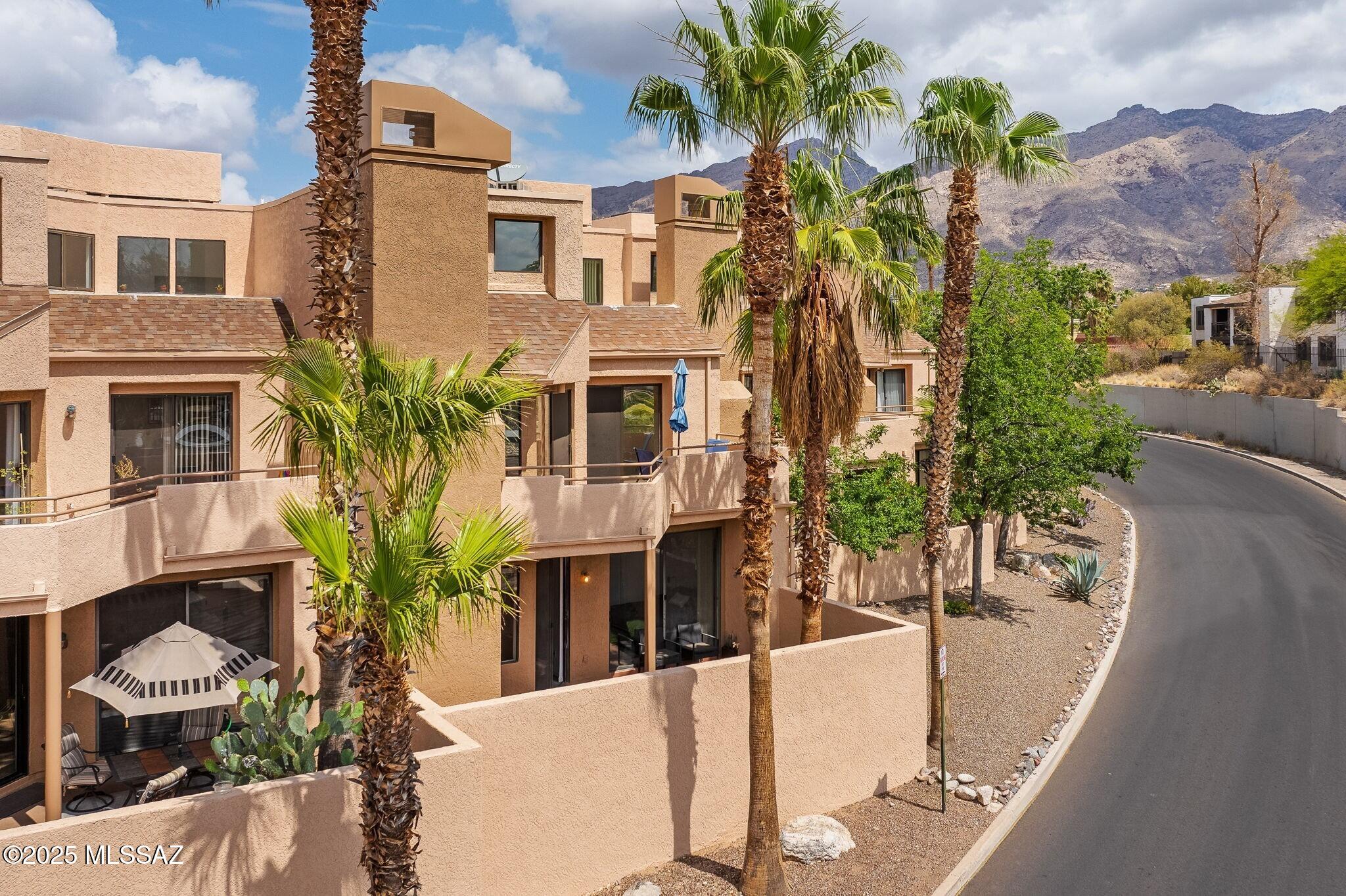 5675 N Camino Esplendora 1103