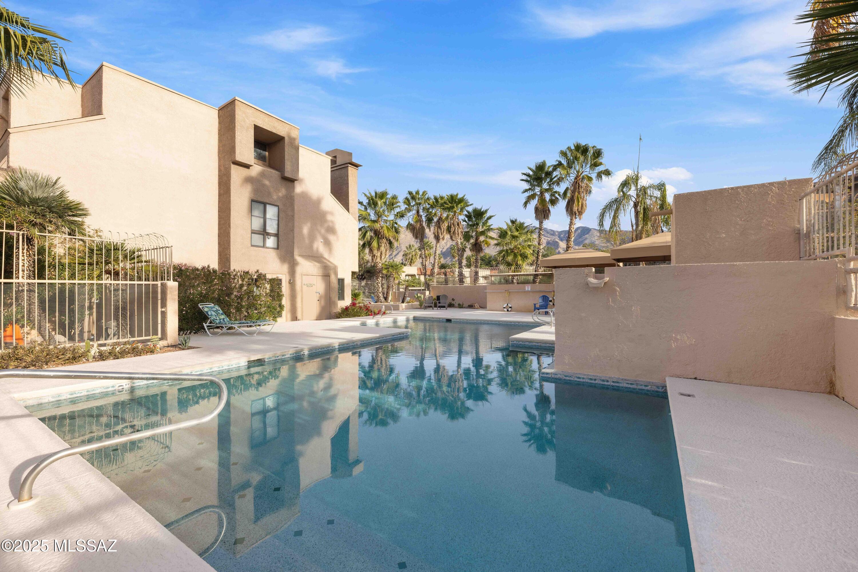 5675 N Camino Esplendora 1103