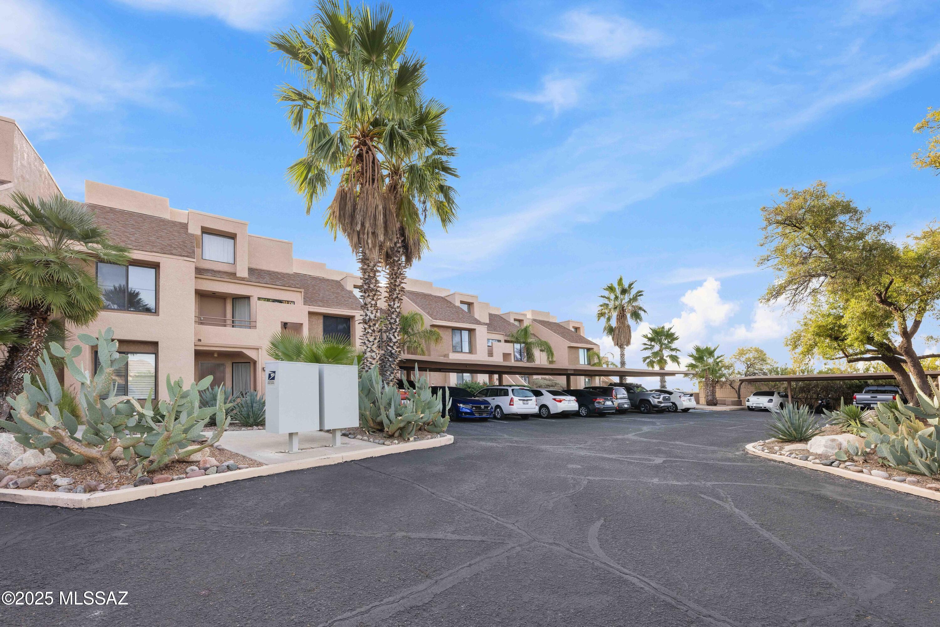 5675 N Camino Esplendora 1103