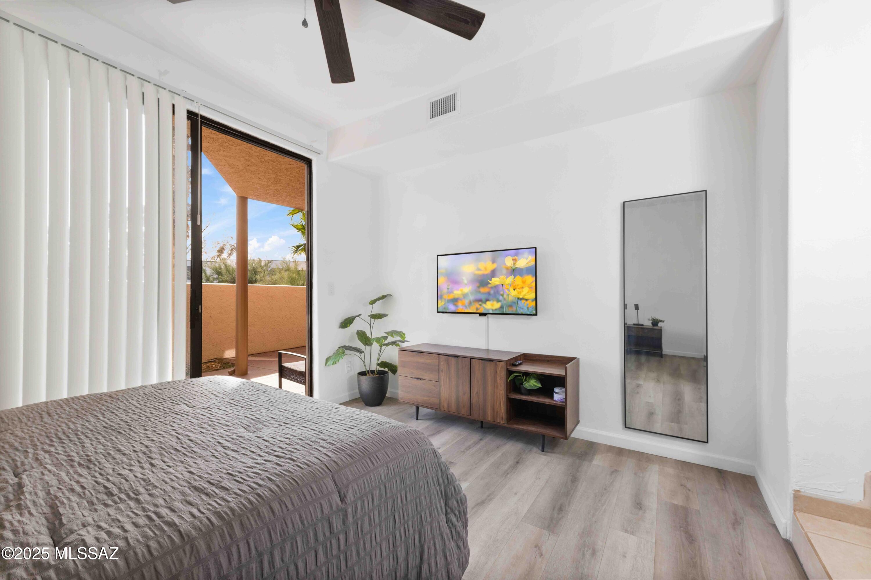 5675 N Camino Esplendora 1103