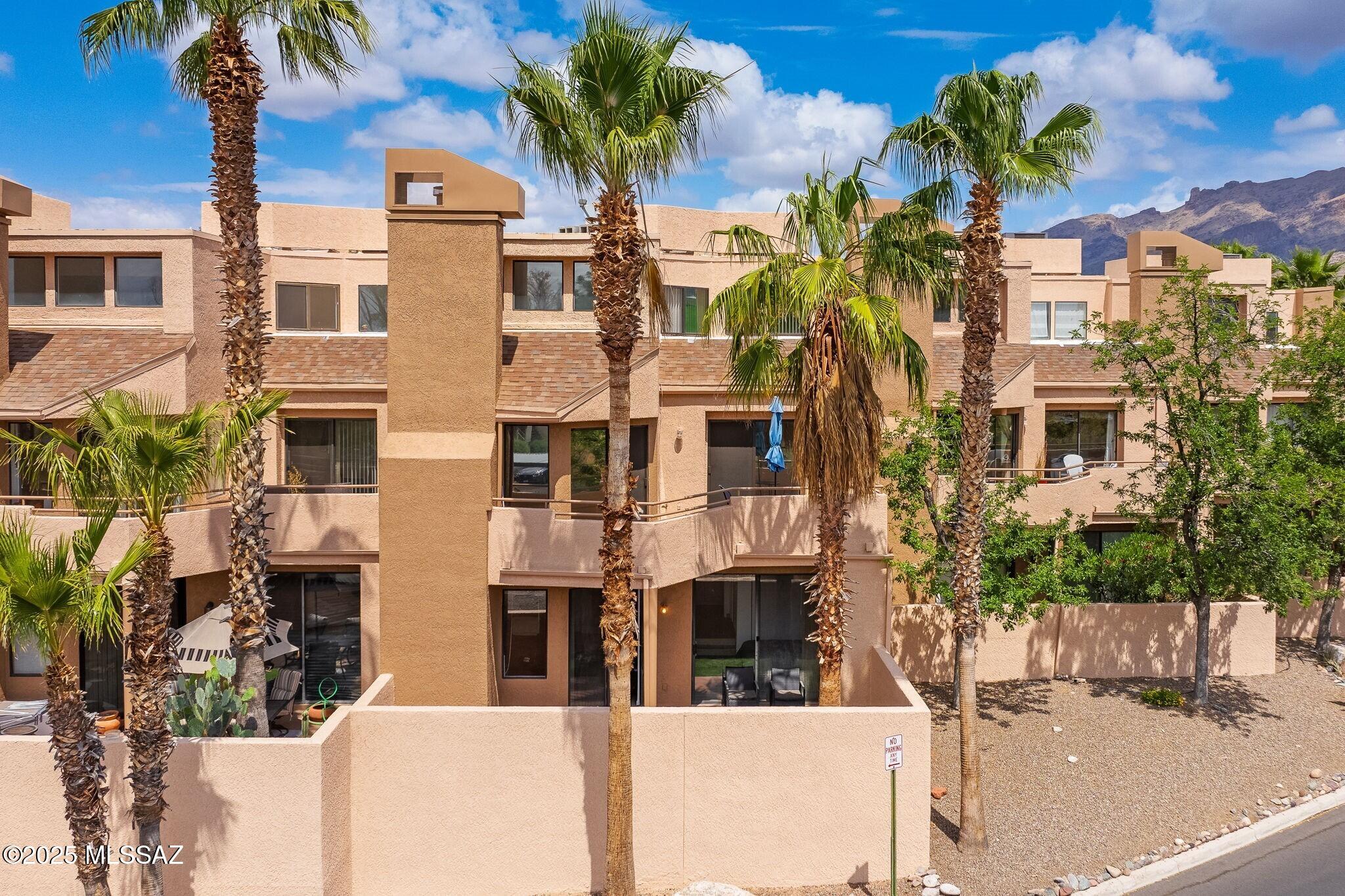 5675 N Camino Esplendora 1103