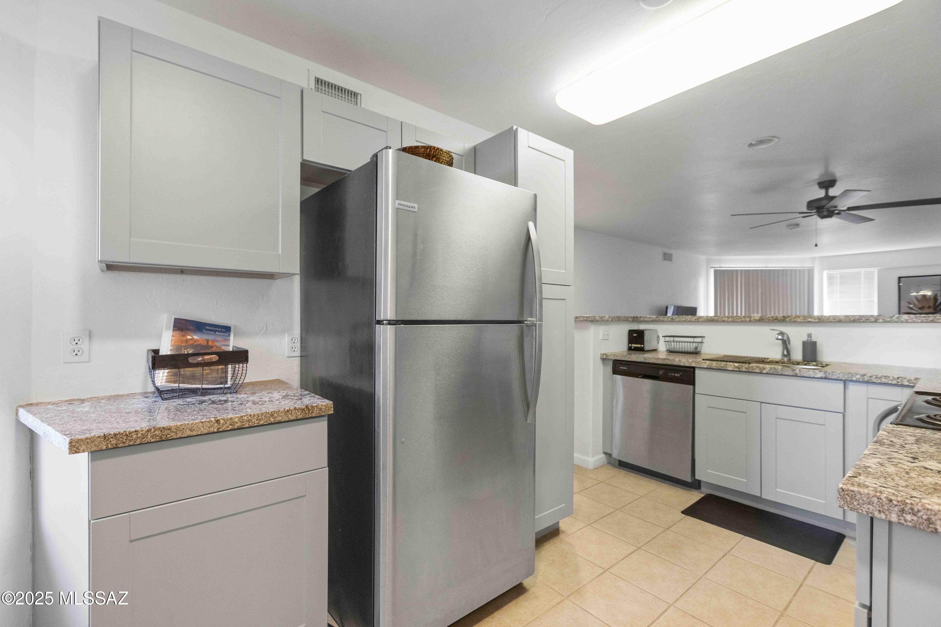 5675 N Camino Esplendora 1103