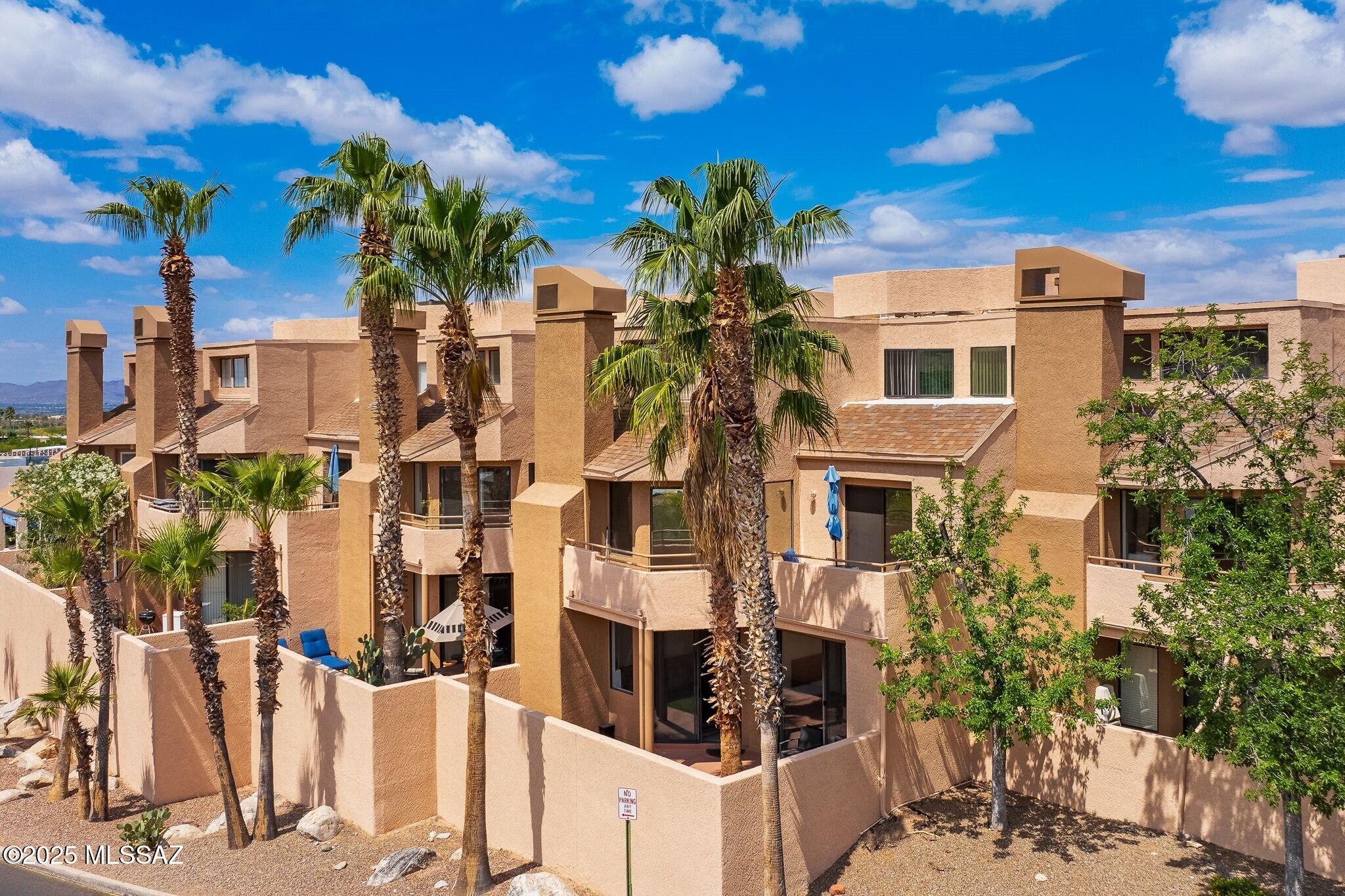 5675 N Camino Esplendora 1103