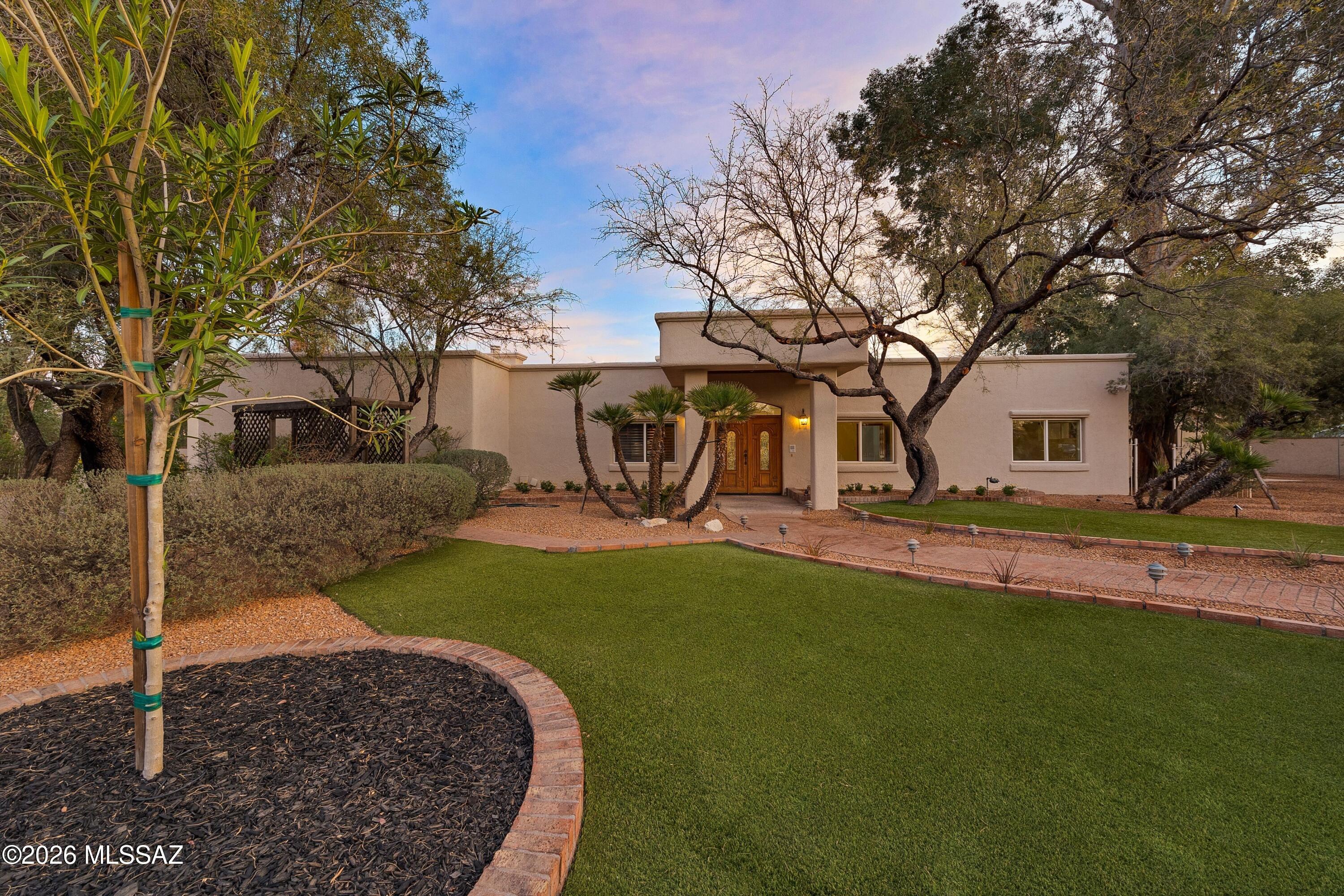 6141 E Calle Alta Vista