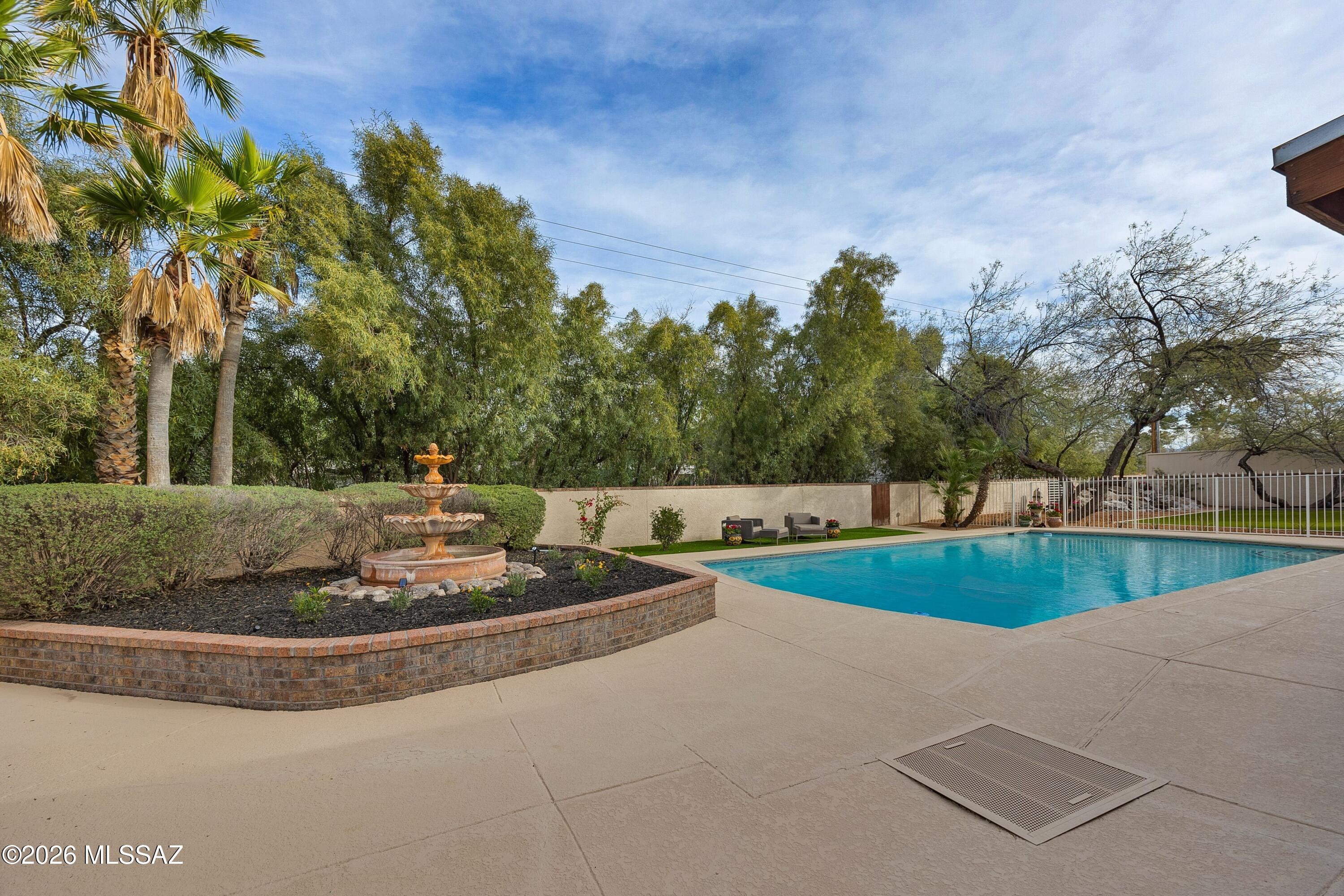 6141 E Calle Alta Vista