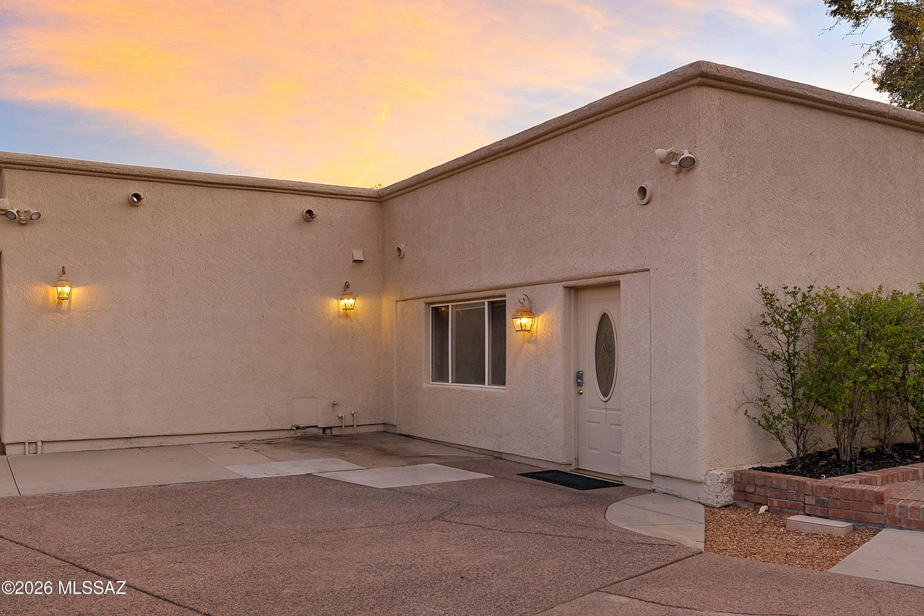 6141 E Calle Alta Vista