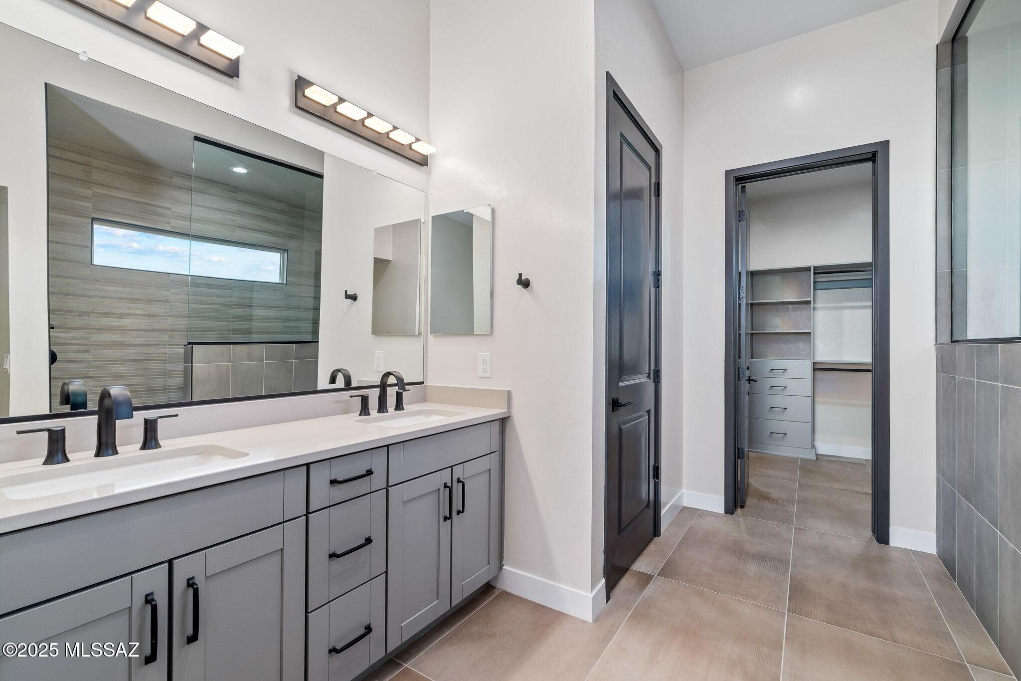 3560 N San Sebastián Drive 12