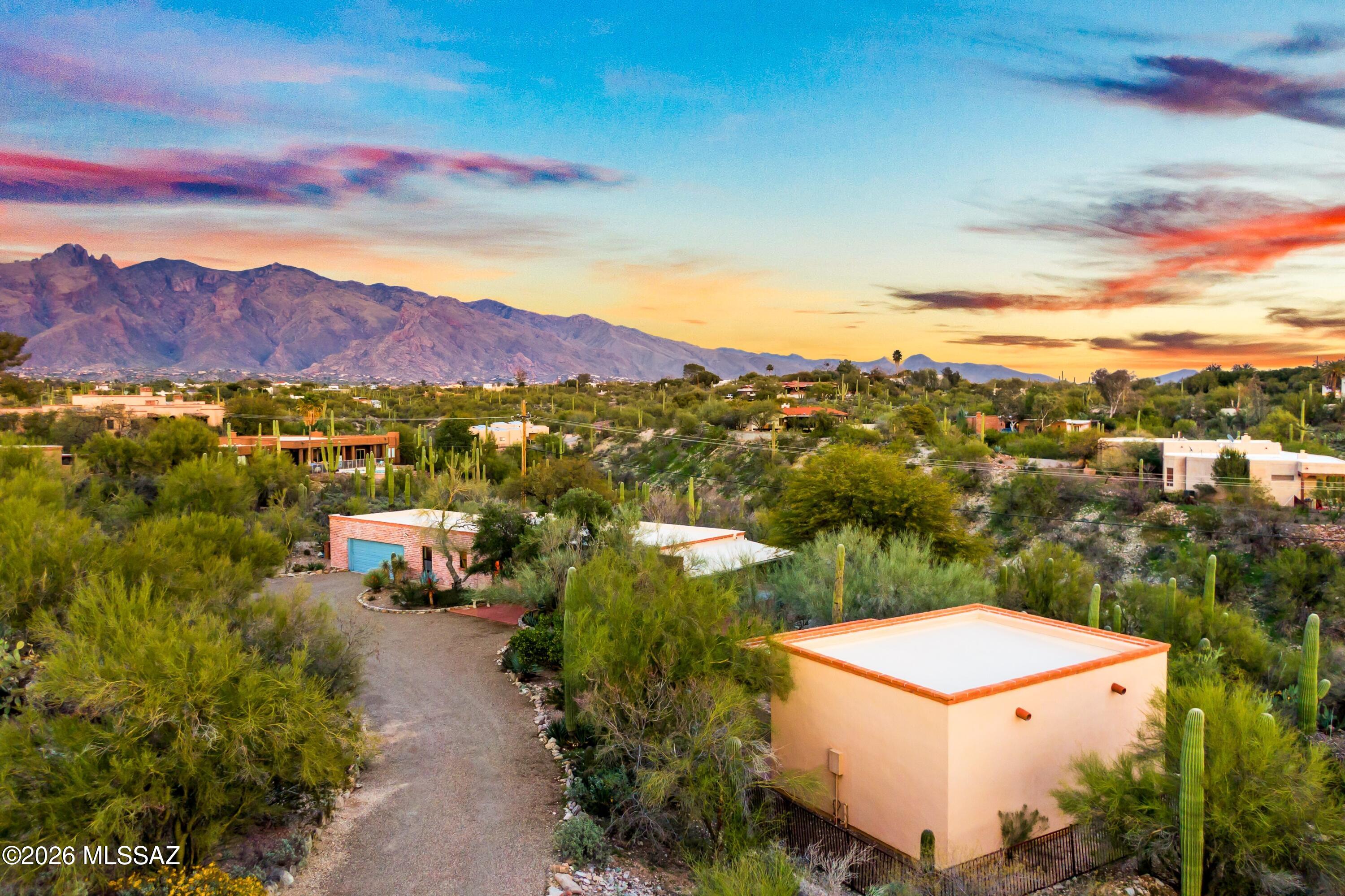 5200 N Calle La Cima