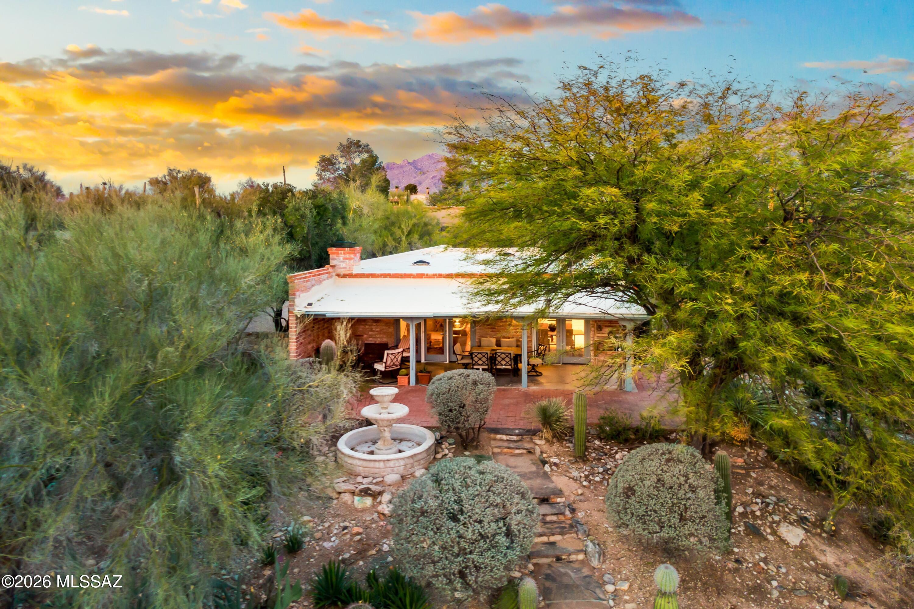 5200 N Calle La Cima