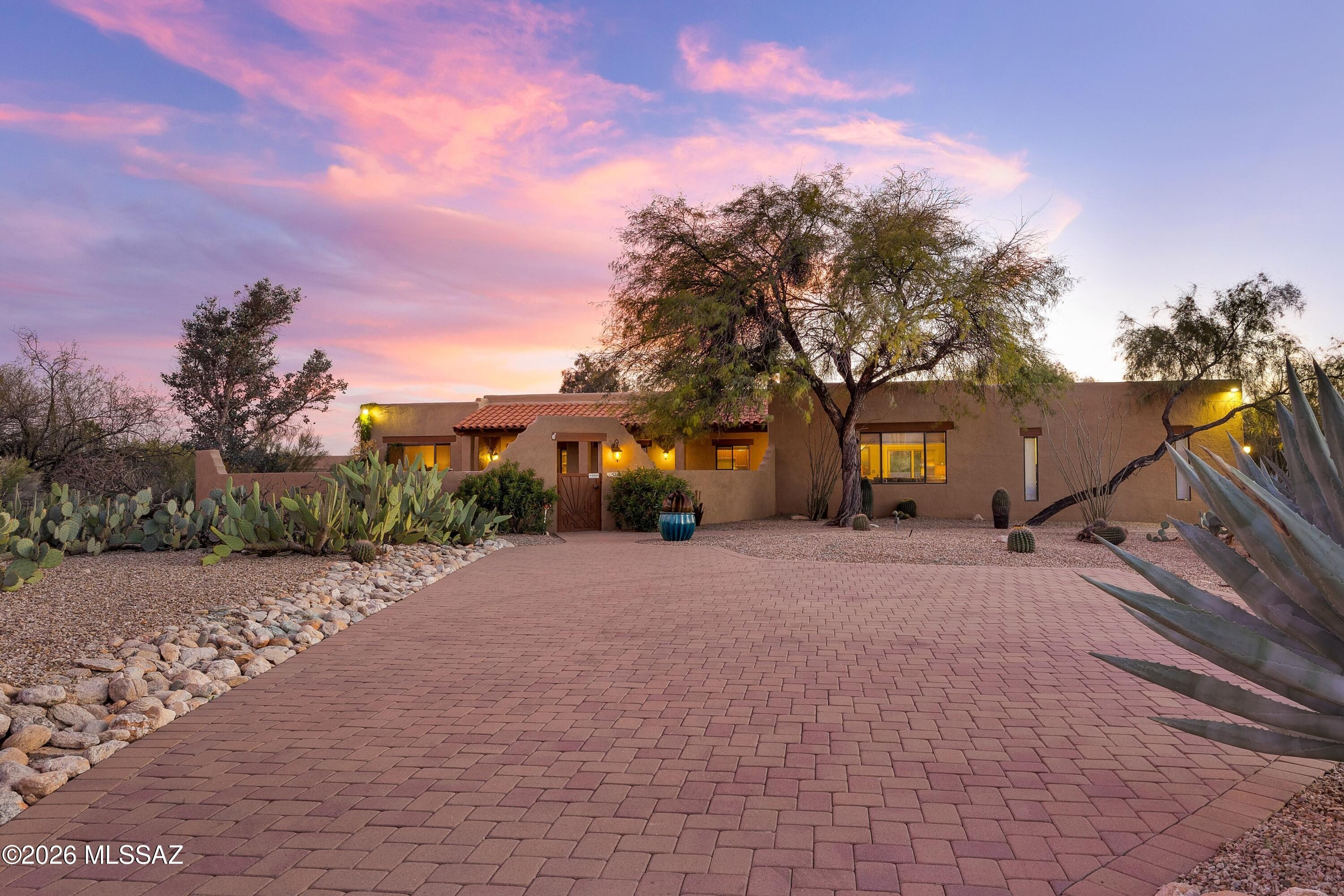 5716 N Camino Arturo