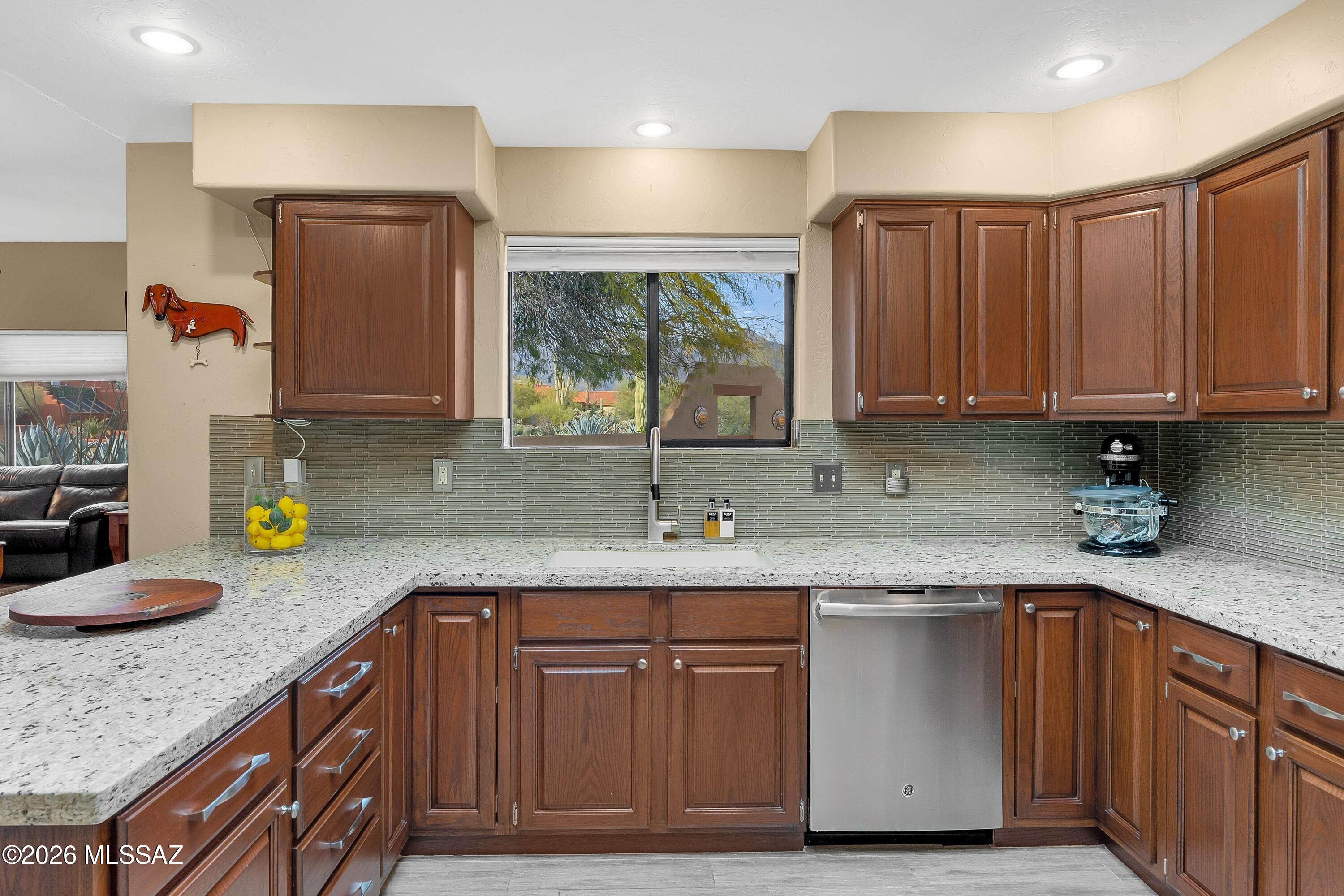 5716 N Camino Arturo