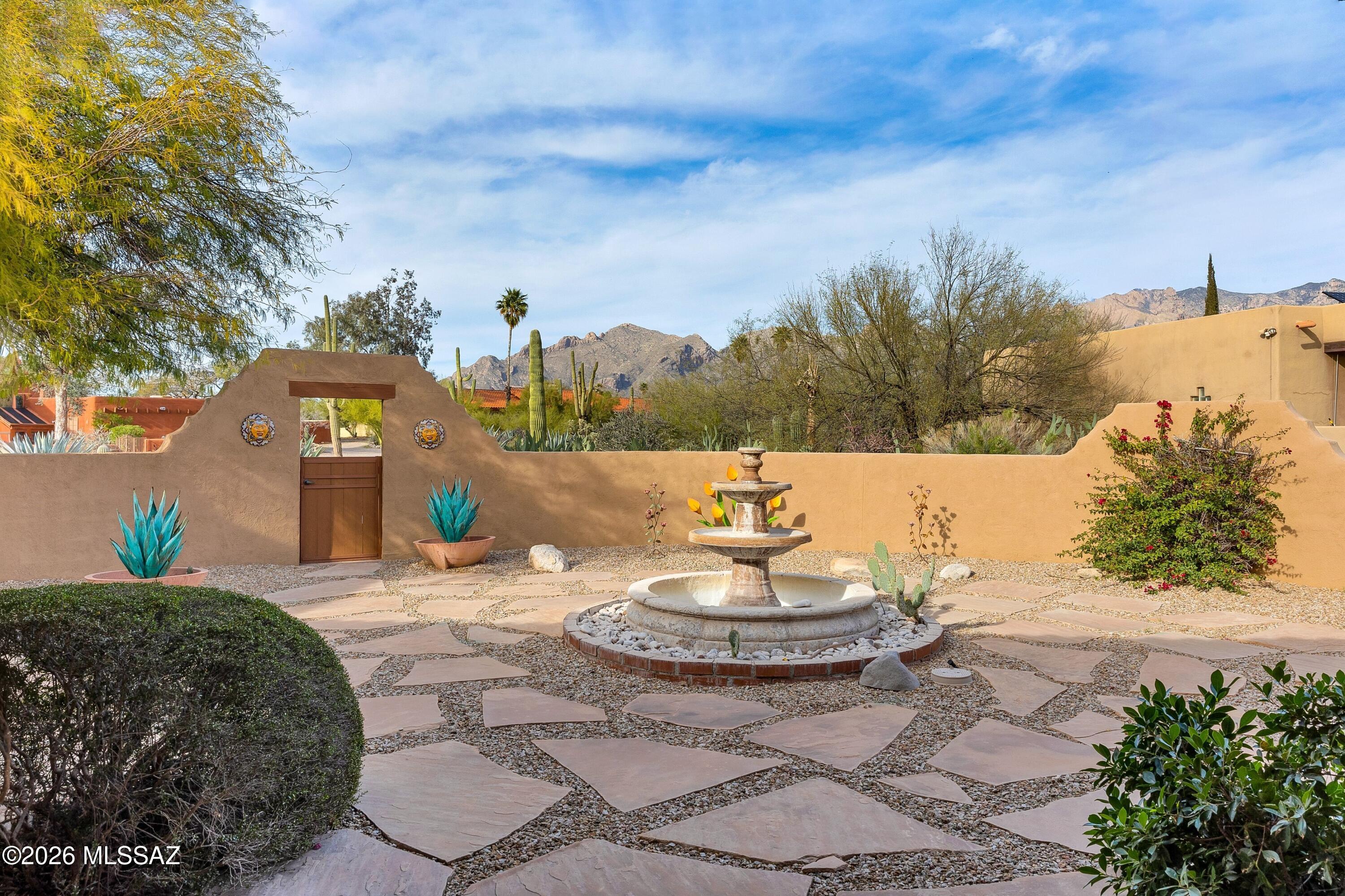 5716 N Camino Arturo