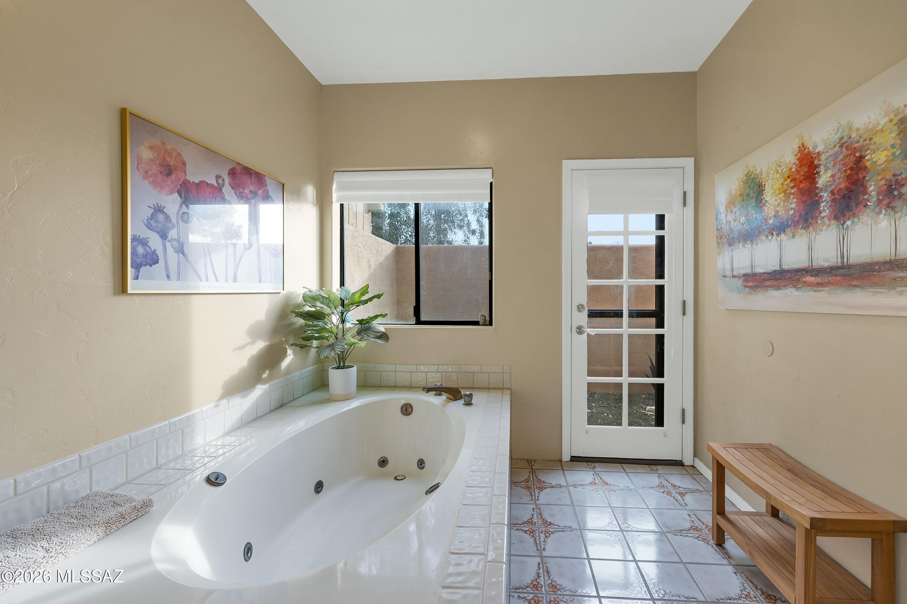 5716 N Camino Arturo