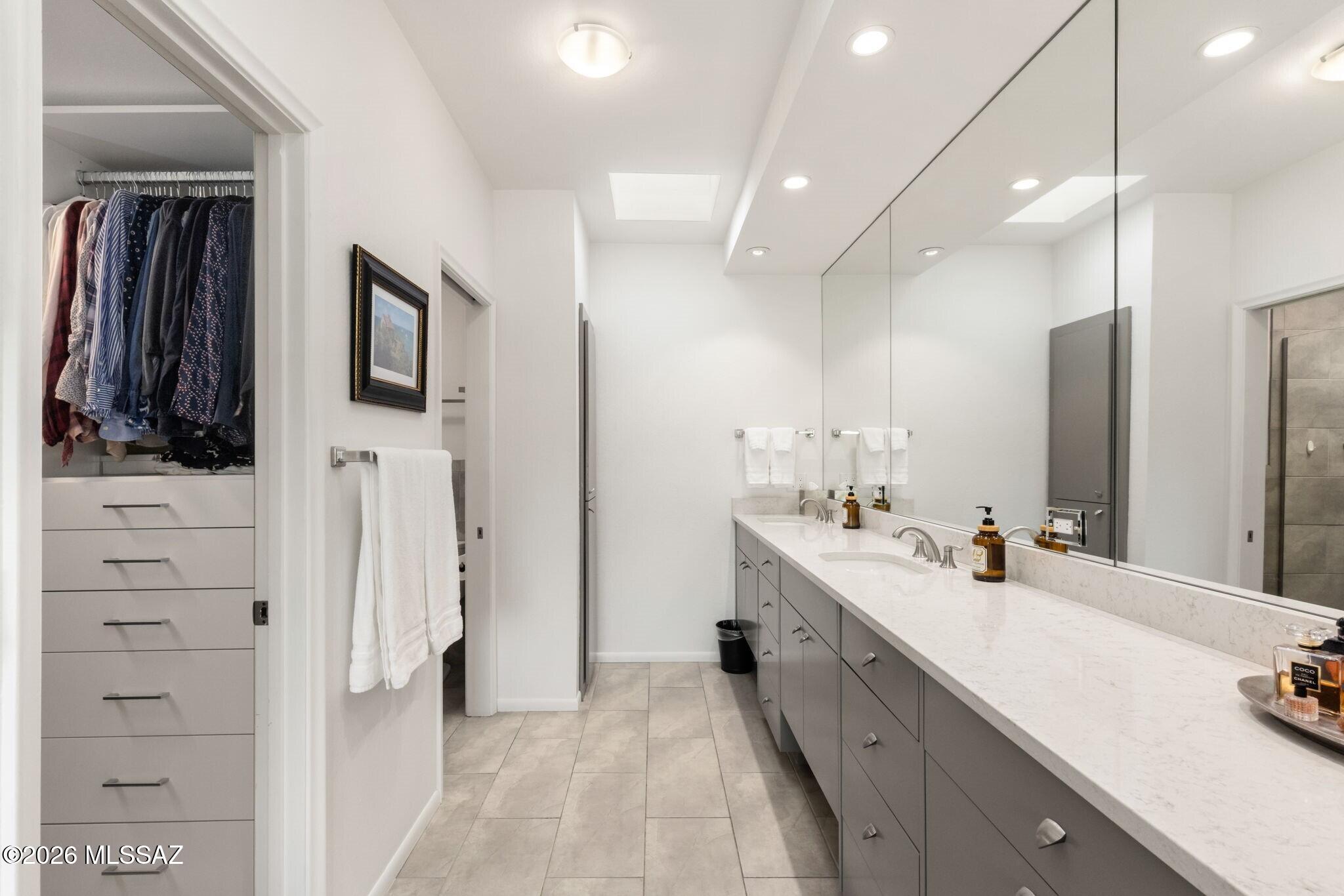 1931 E Campbell Terrace