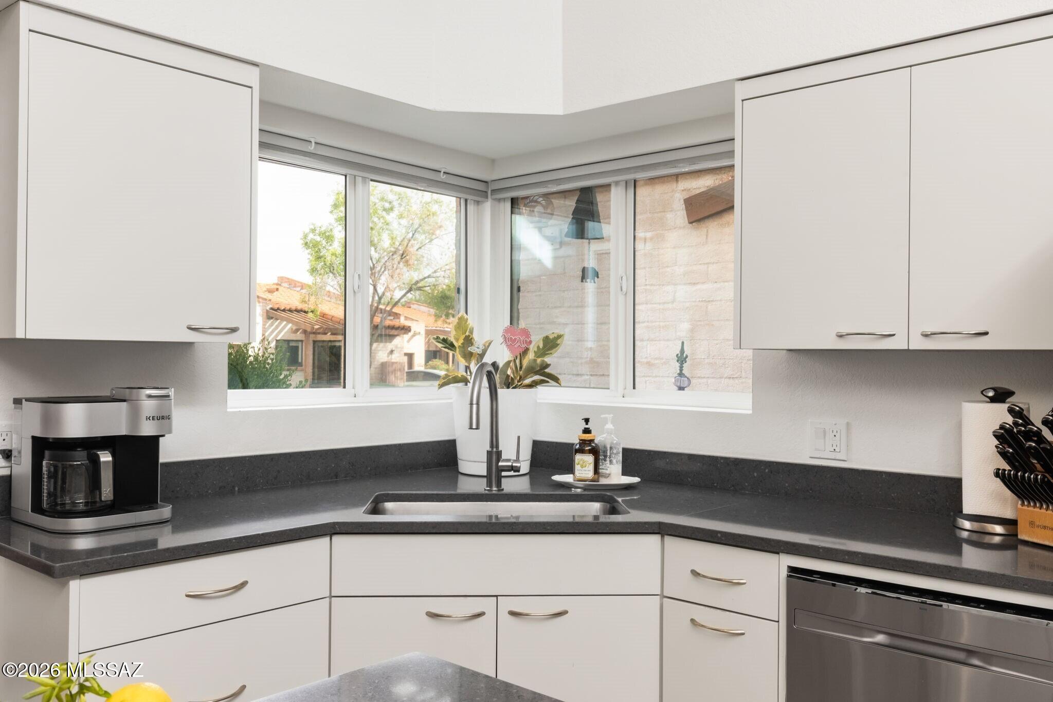 1931 E Campbell Terrace