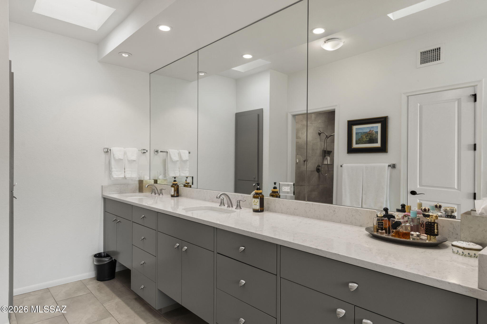 1931 E Campbell Terrace