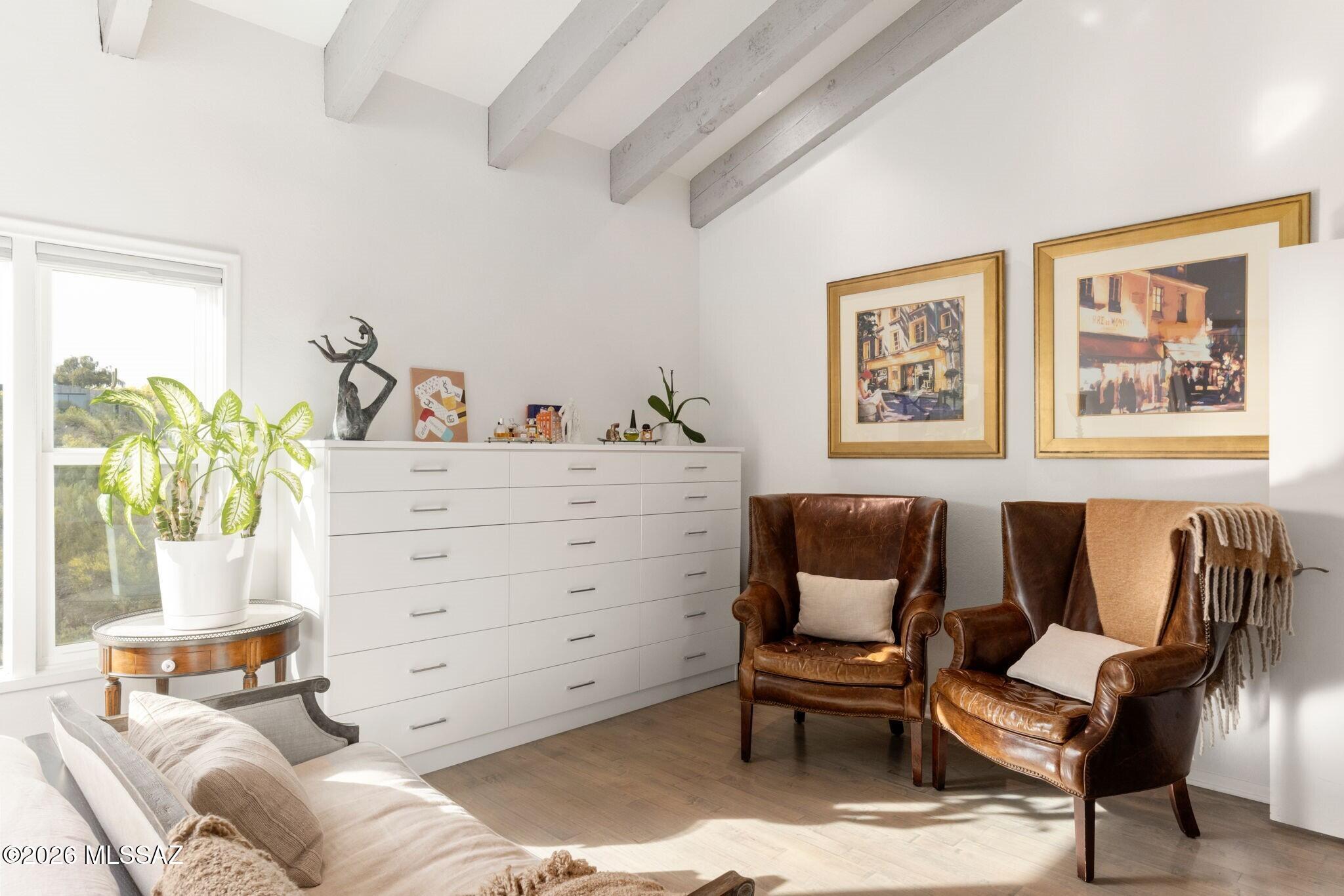 1931 E Campbell Terrace