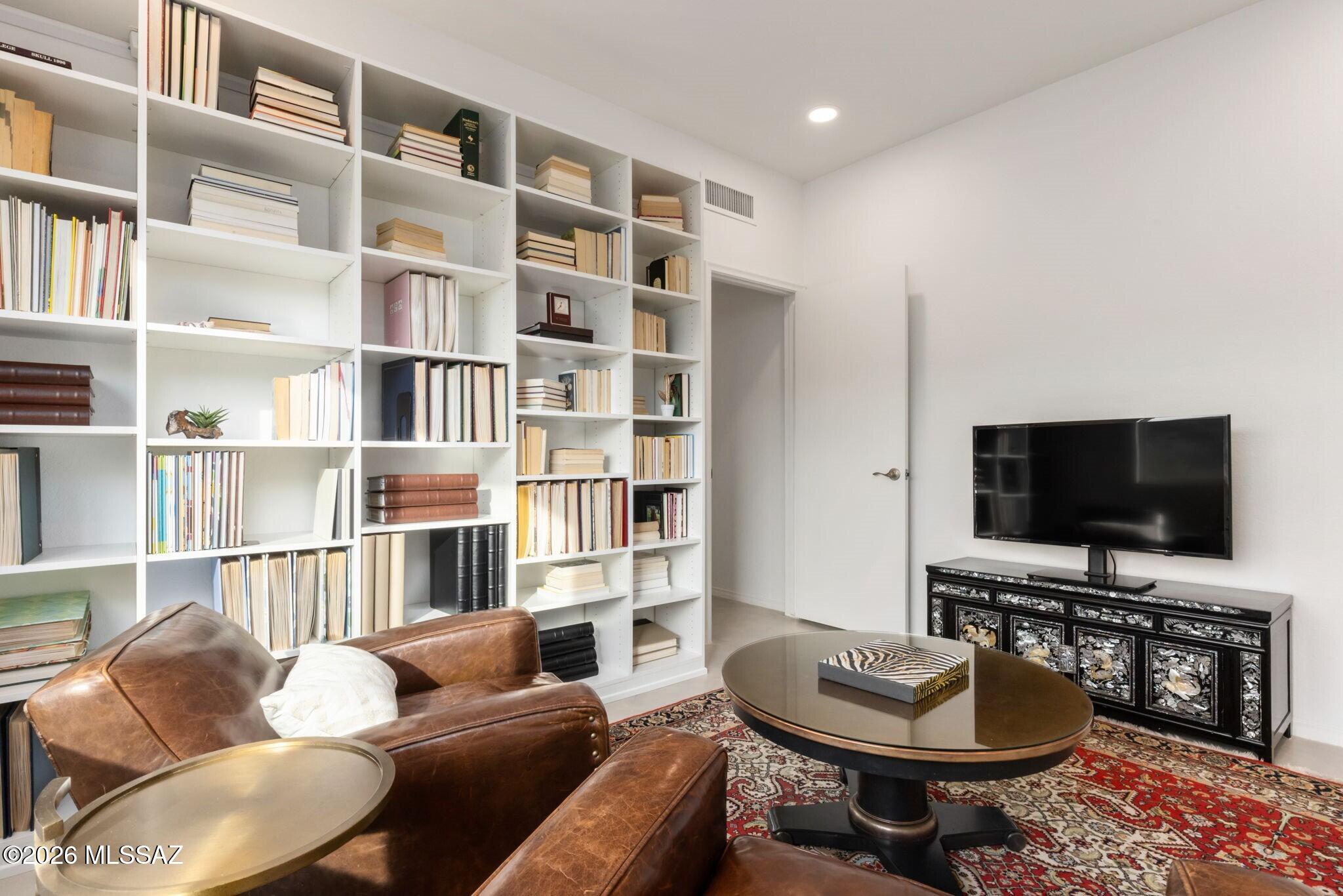 1931 E Campbell Terrace