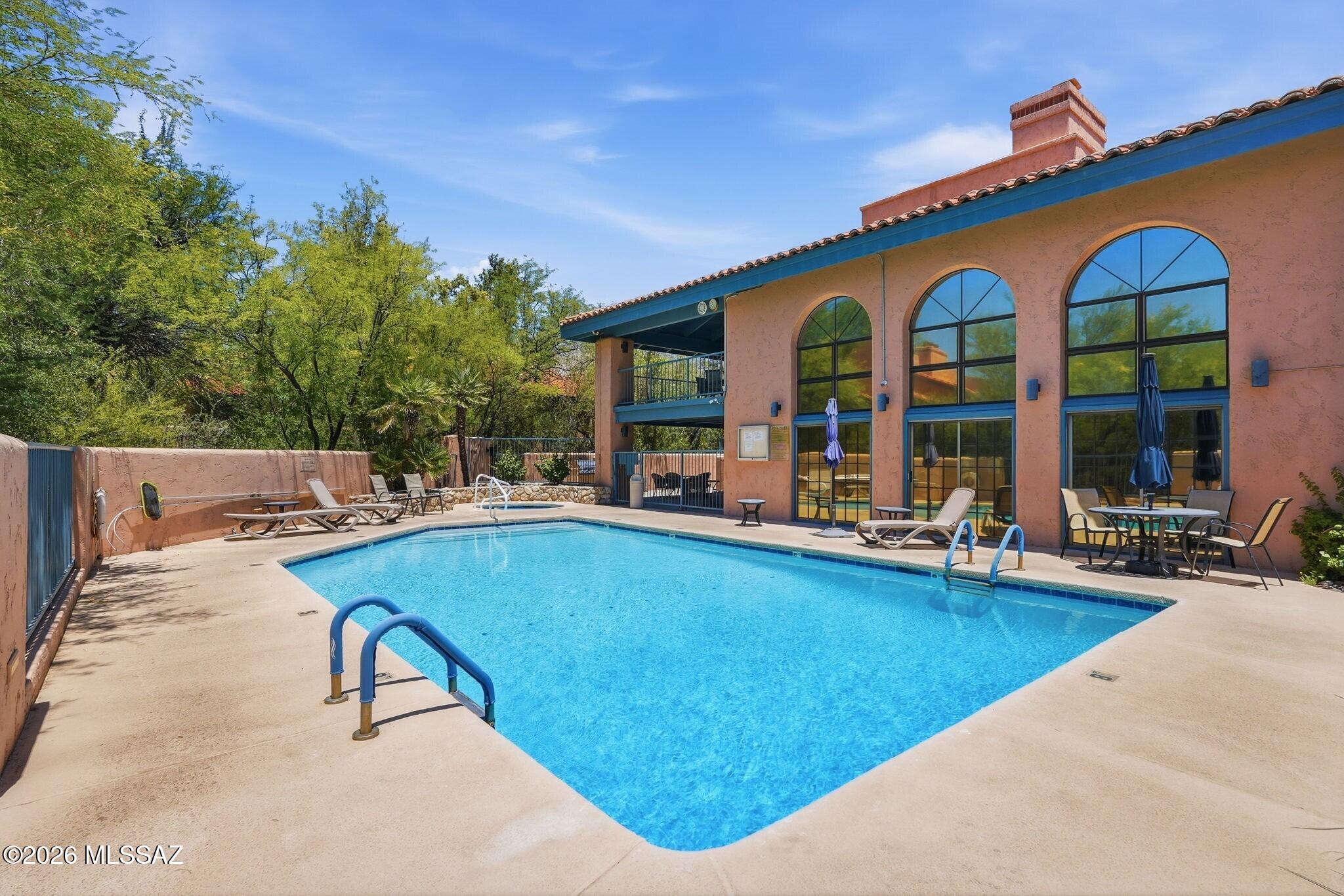 5310 N Paseo De La Terraza