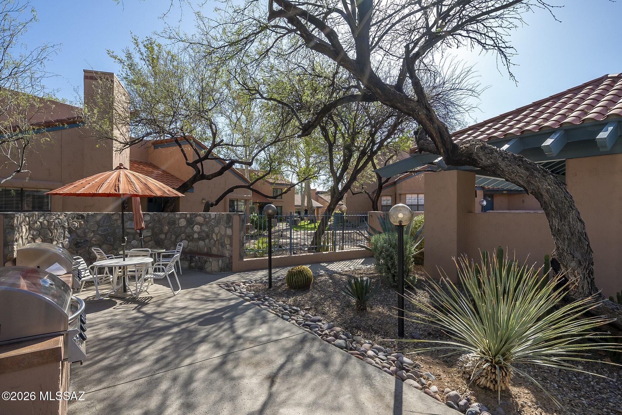 5310 N Paseo De La Terraza