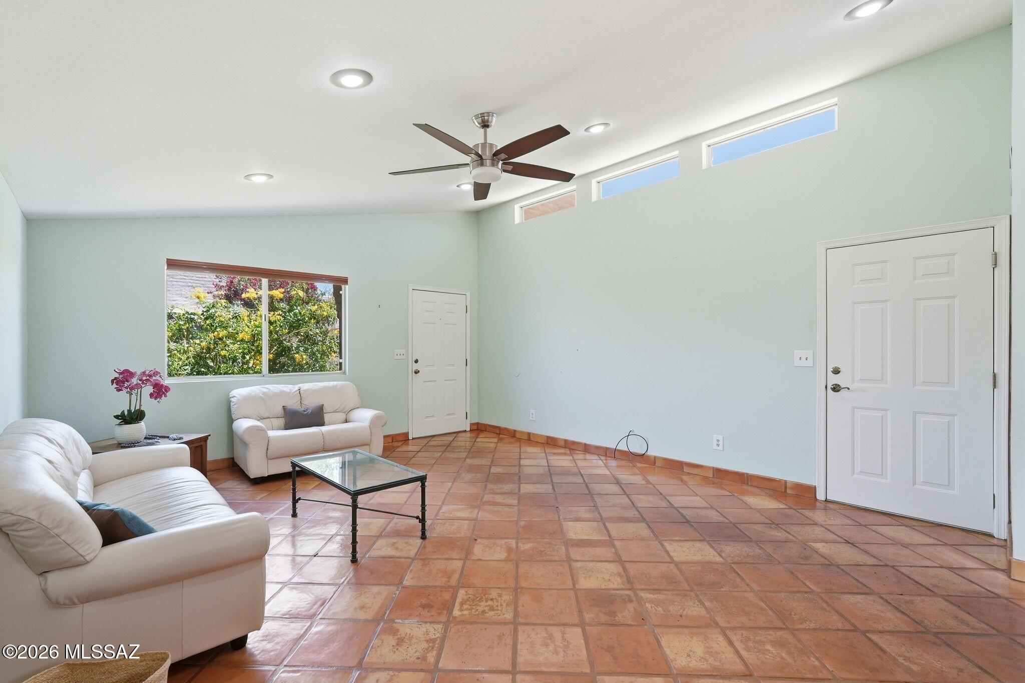 967 W Lyman Lane