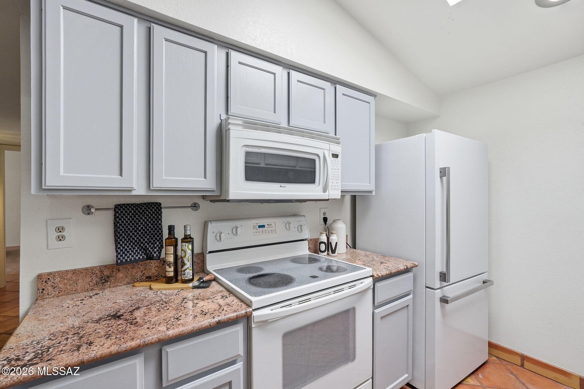 967 W Lyman Lane