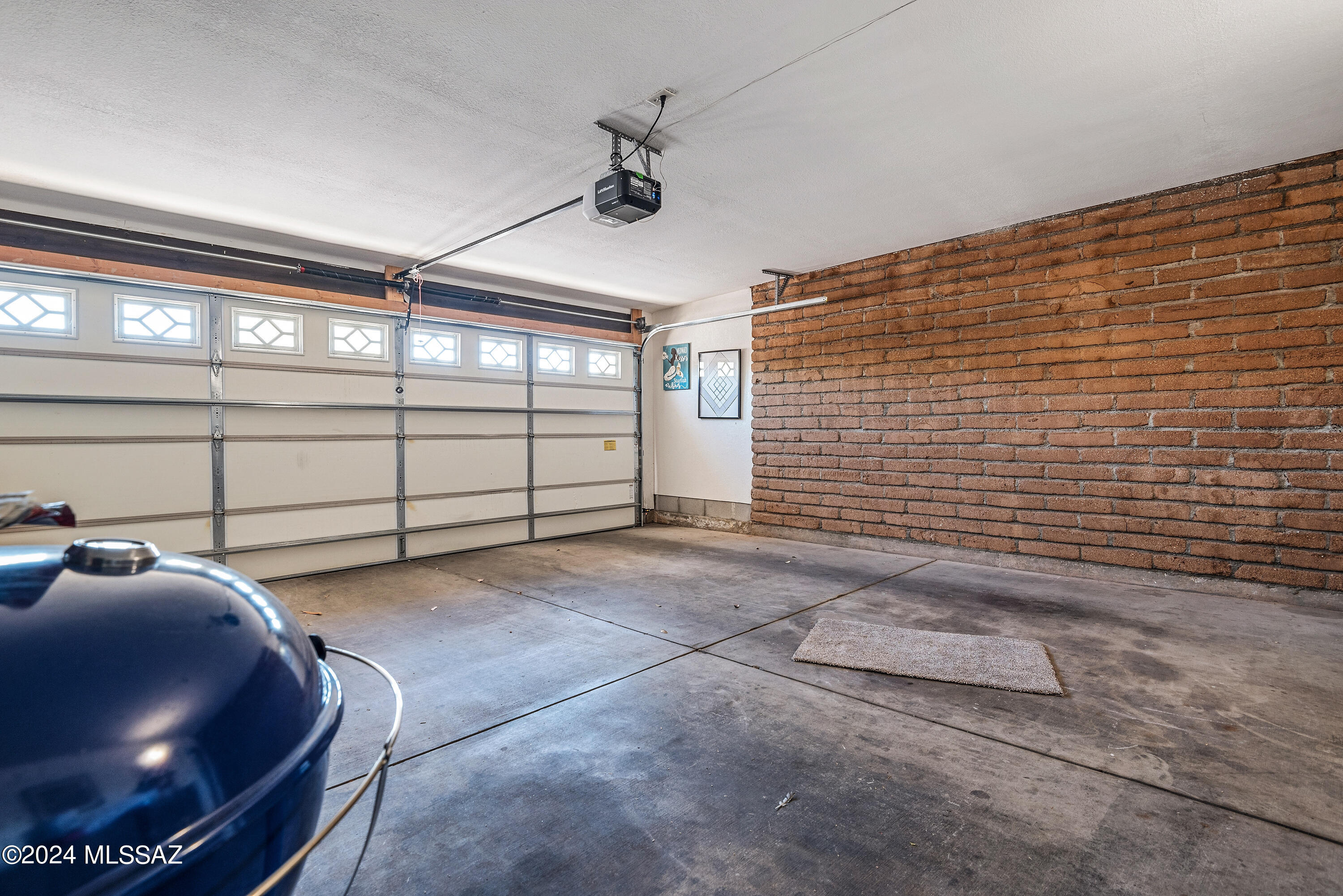1341 E Ellis Drive