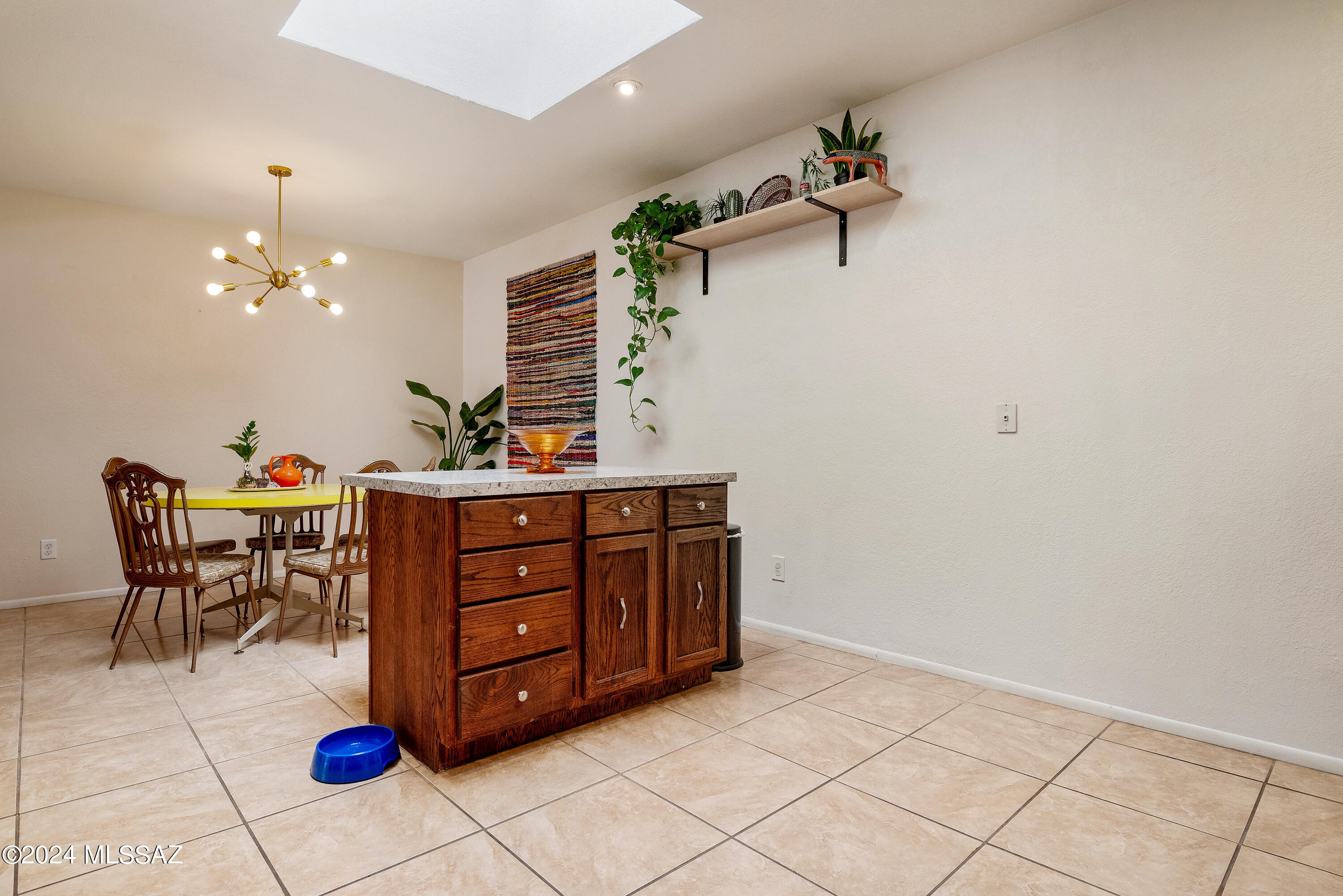 1341 E Ellis Drive