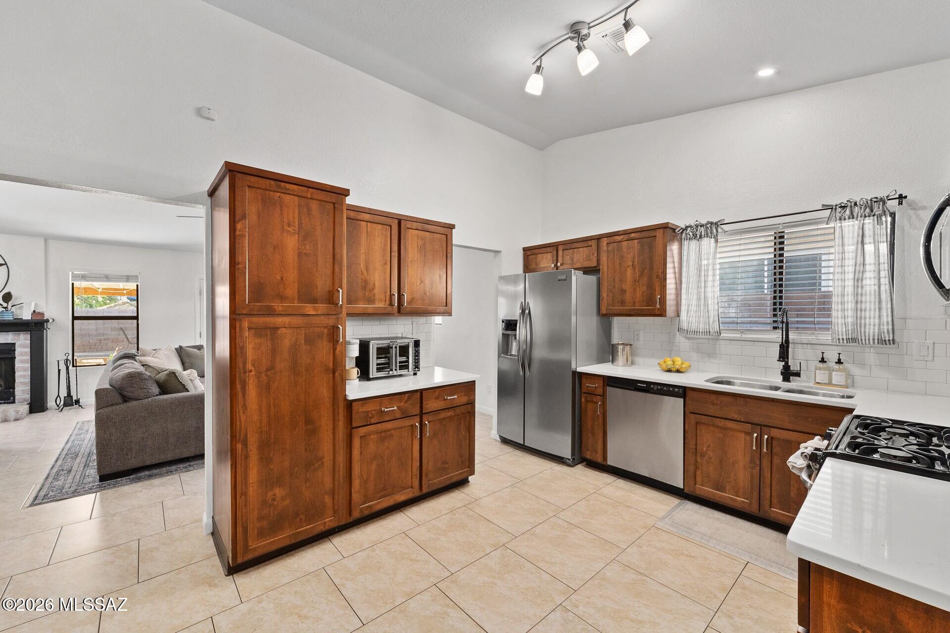 10209 E Foxmoor Drive