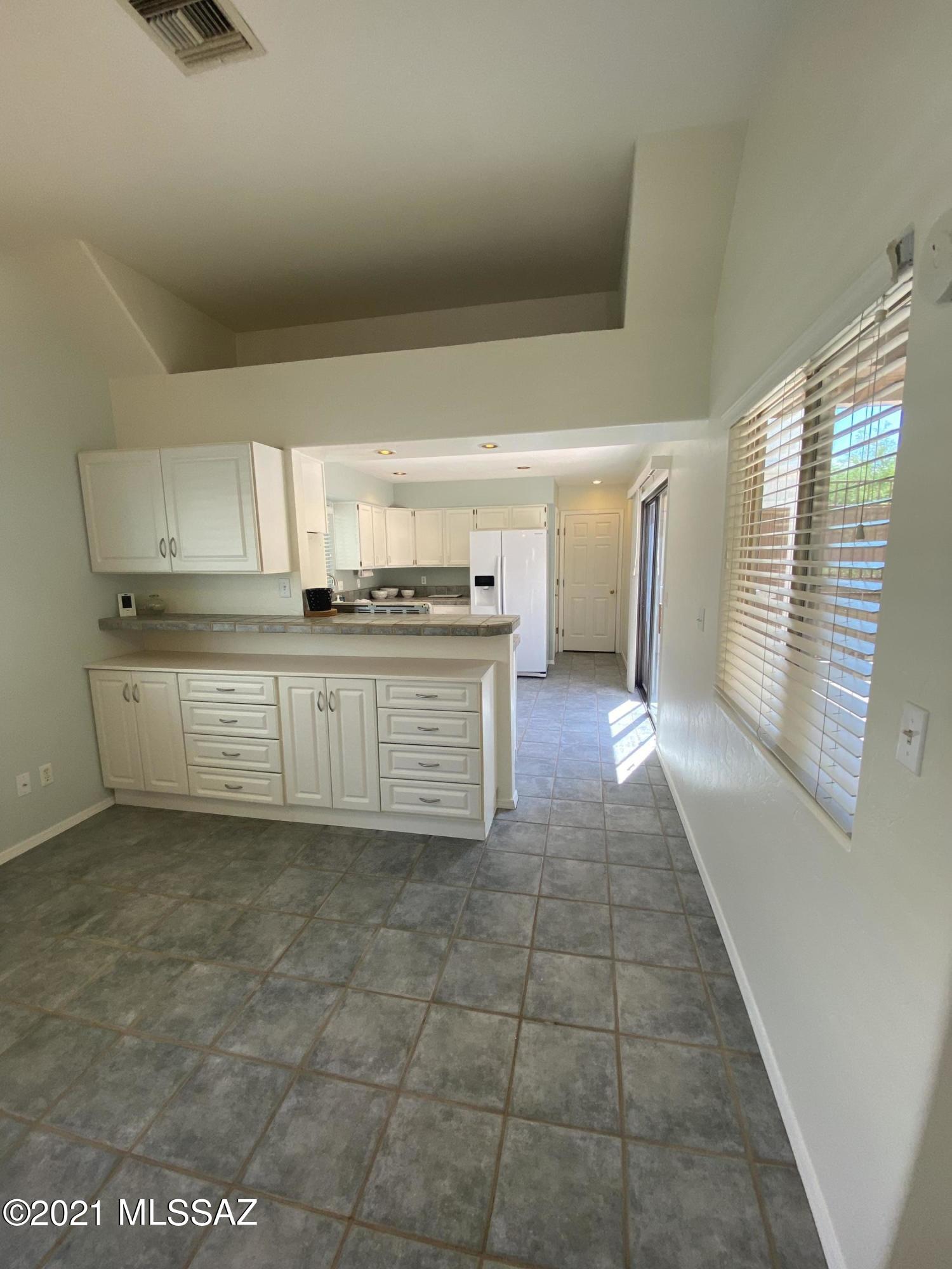 3911 N Vine Tree Place