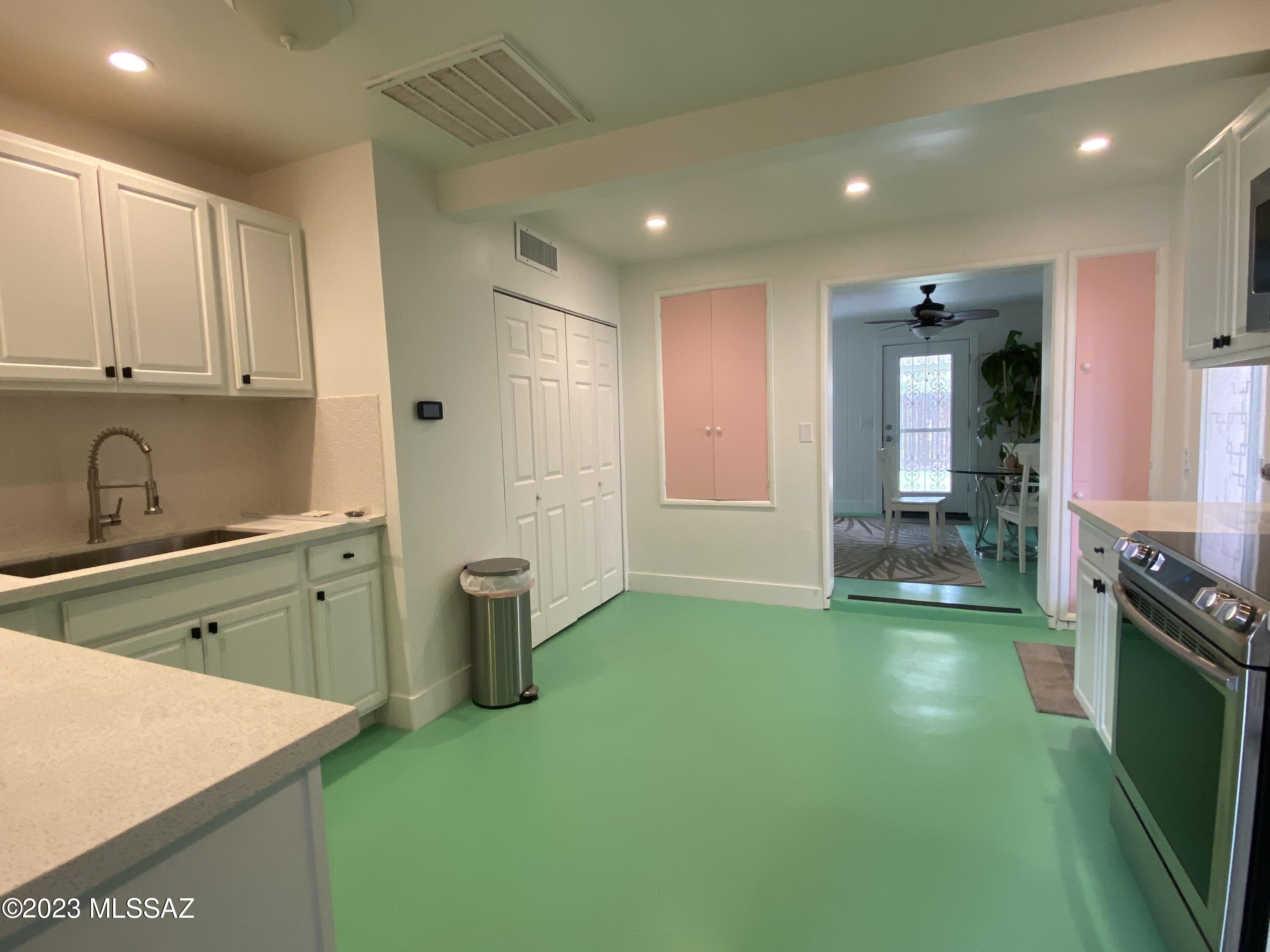 2231 N Swan Road